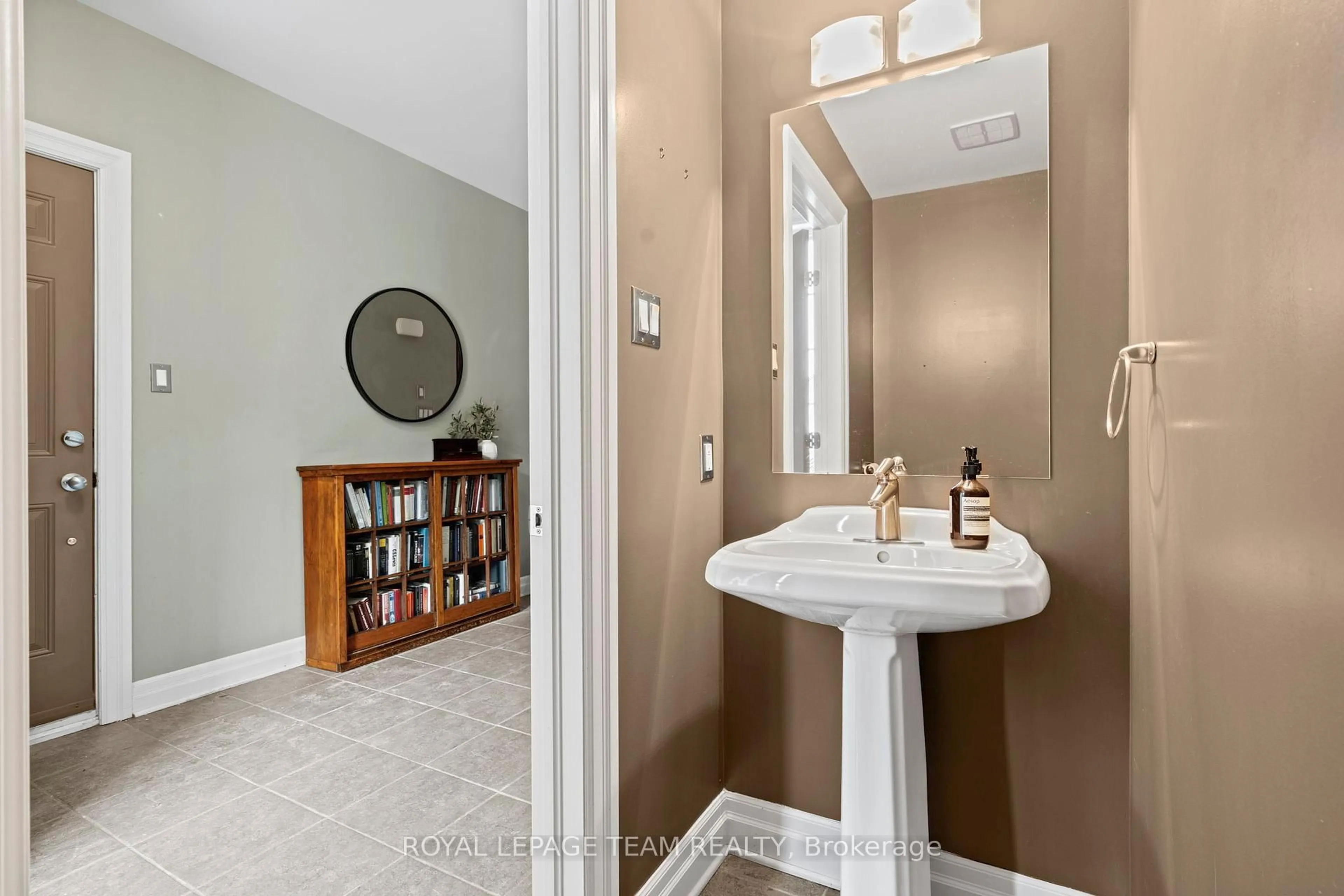 Unknown for 17 Melrose Ave #D, Ottawa Ontario K1Y 1T8