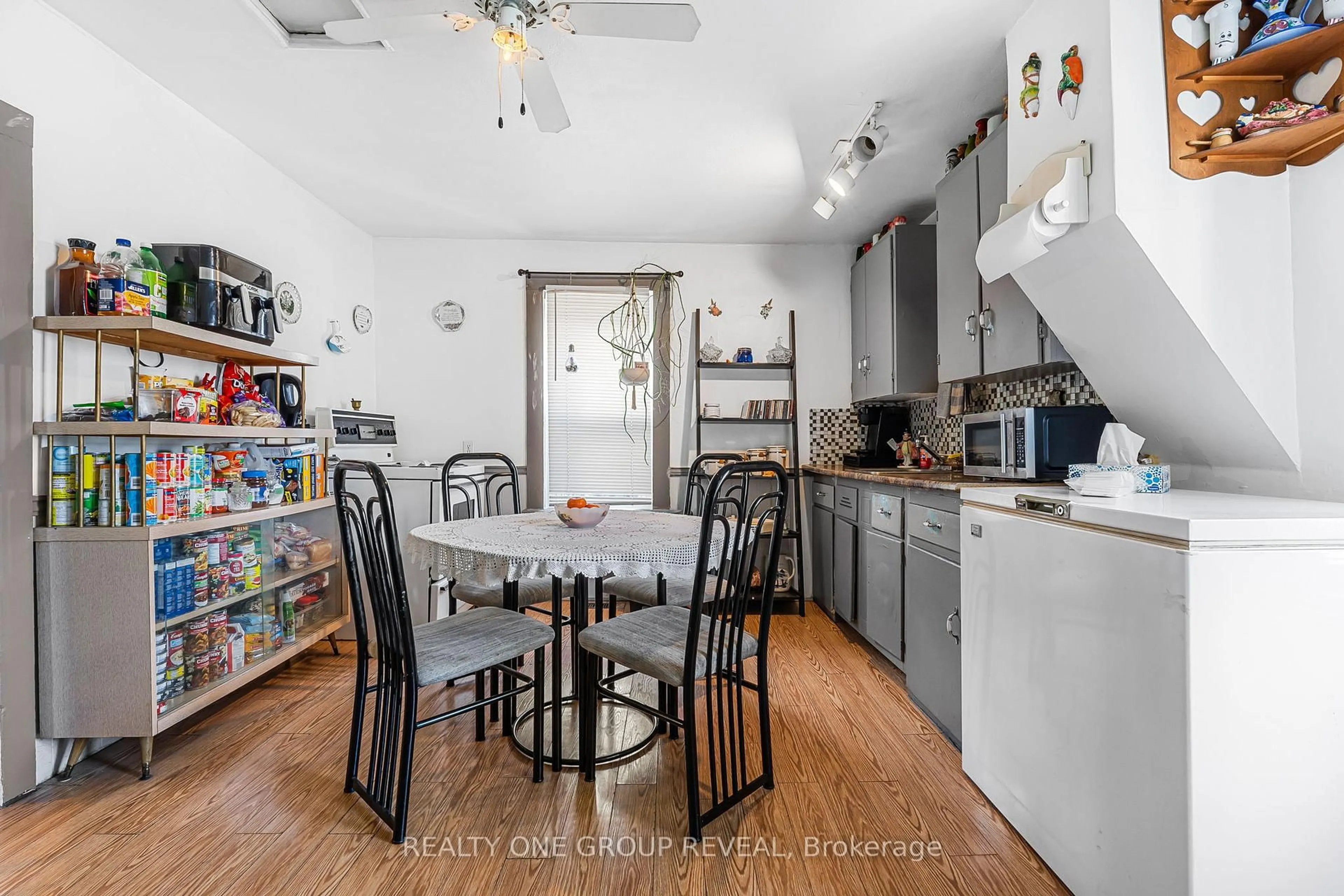 Open concept kitchen, unknown for 160 Fares St, Port Colborne Ontario L3K 1W2