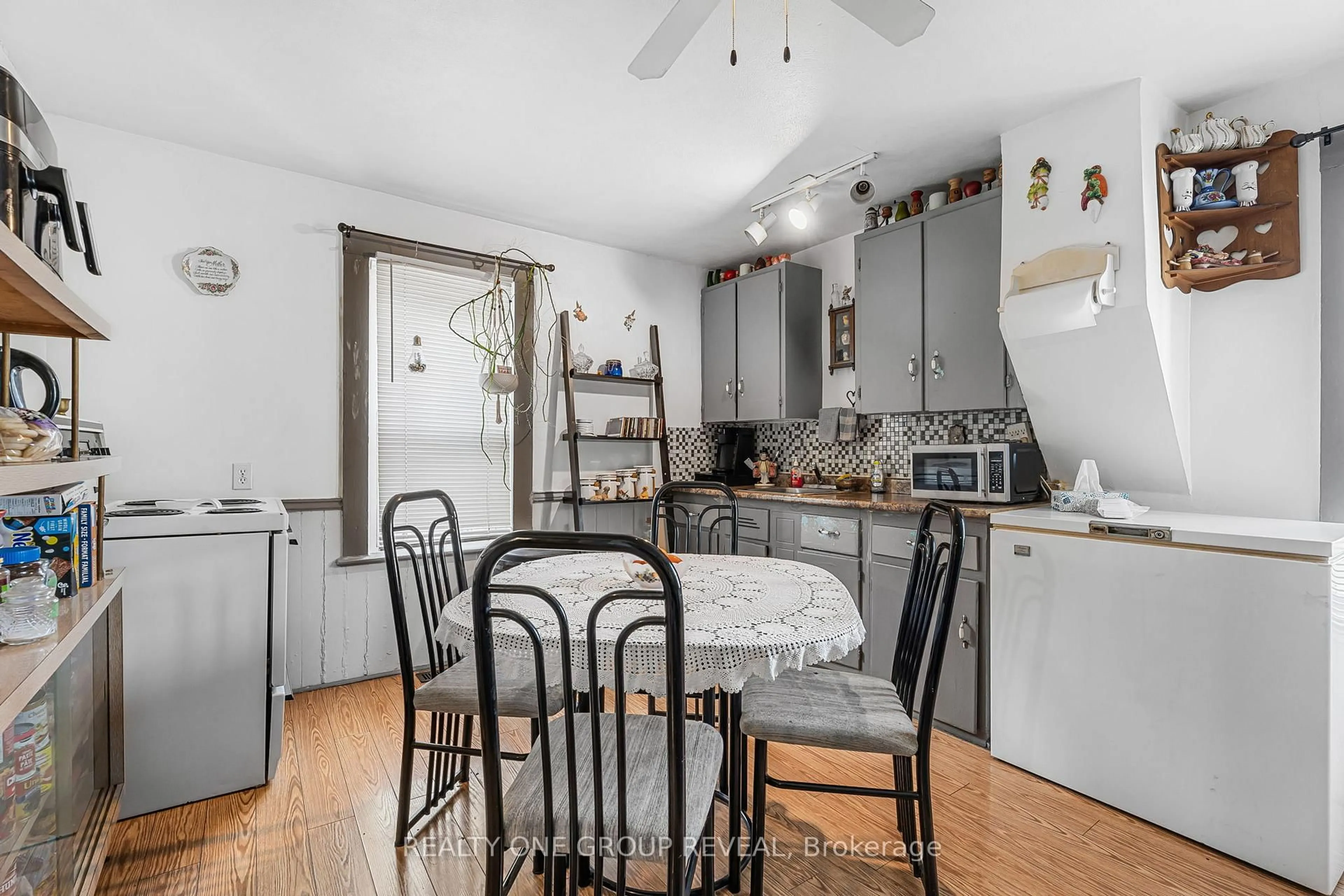 Open concept kitchen, unknown for 160 Fares St, Port Colborne Ontario L3K 1W2