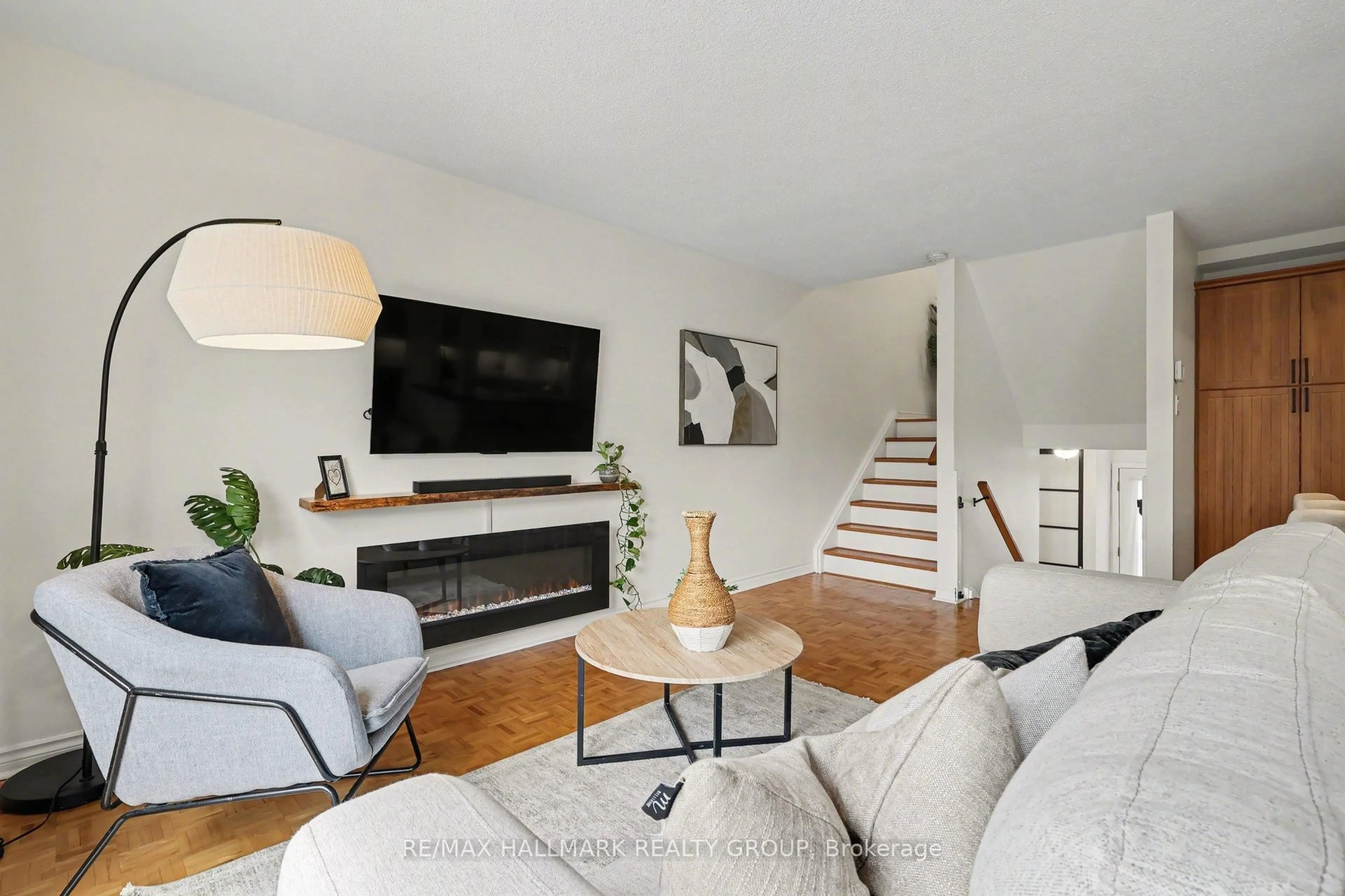 Living room with furniture, unknown for 77 Glen Park Dr #D, Ottawa Ontario K1B 3Z1