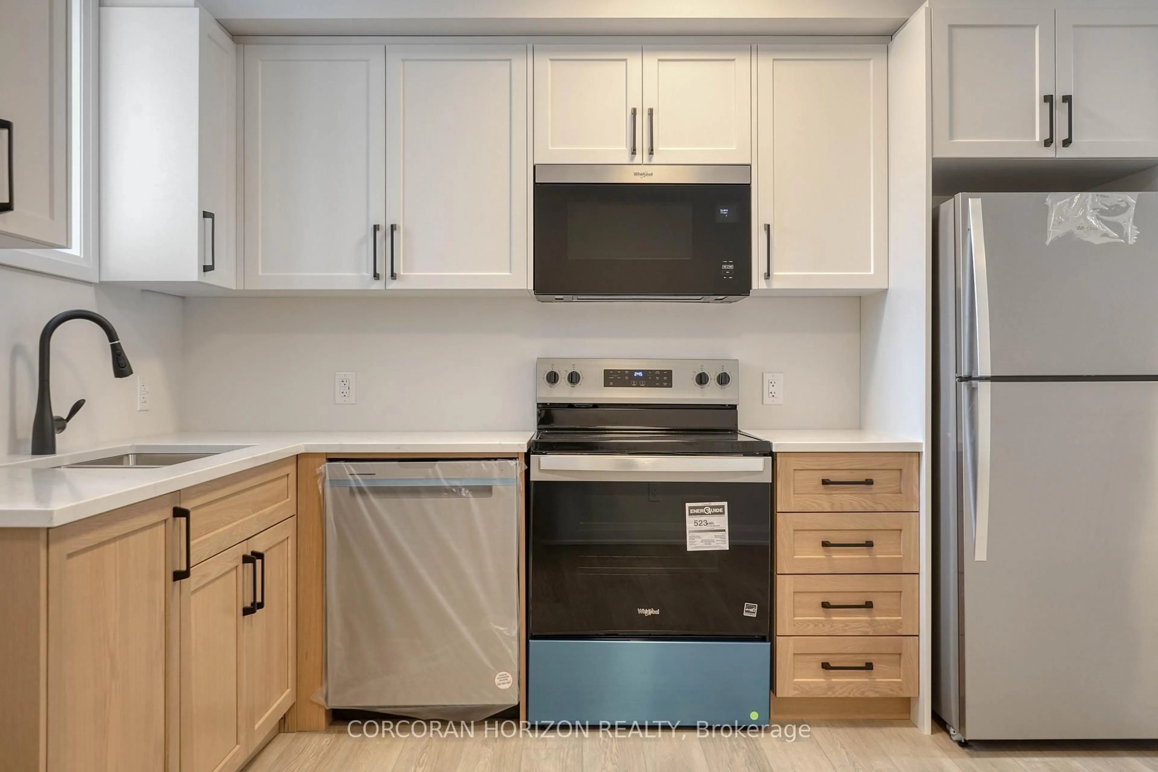 Standard kitchen, unknown for 800 Myers Rd #107, Cambridge Ontario N1R 5S2