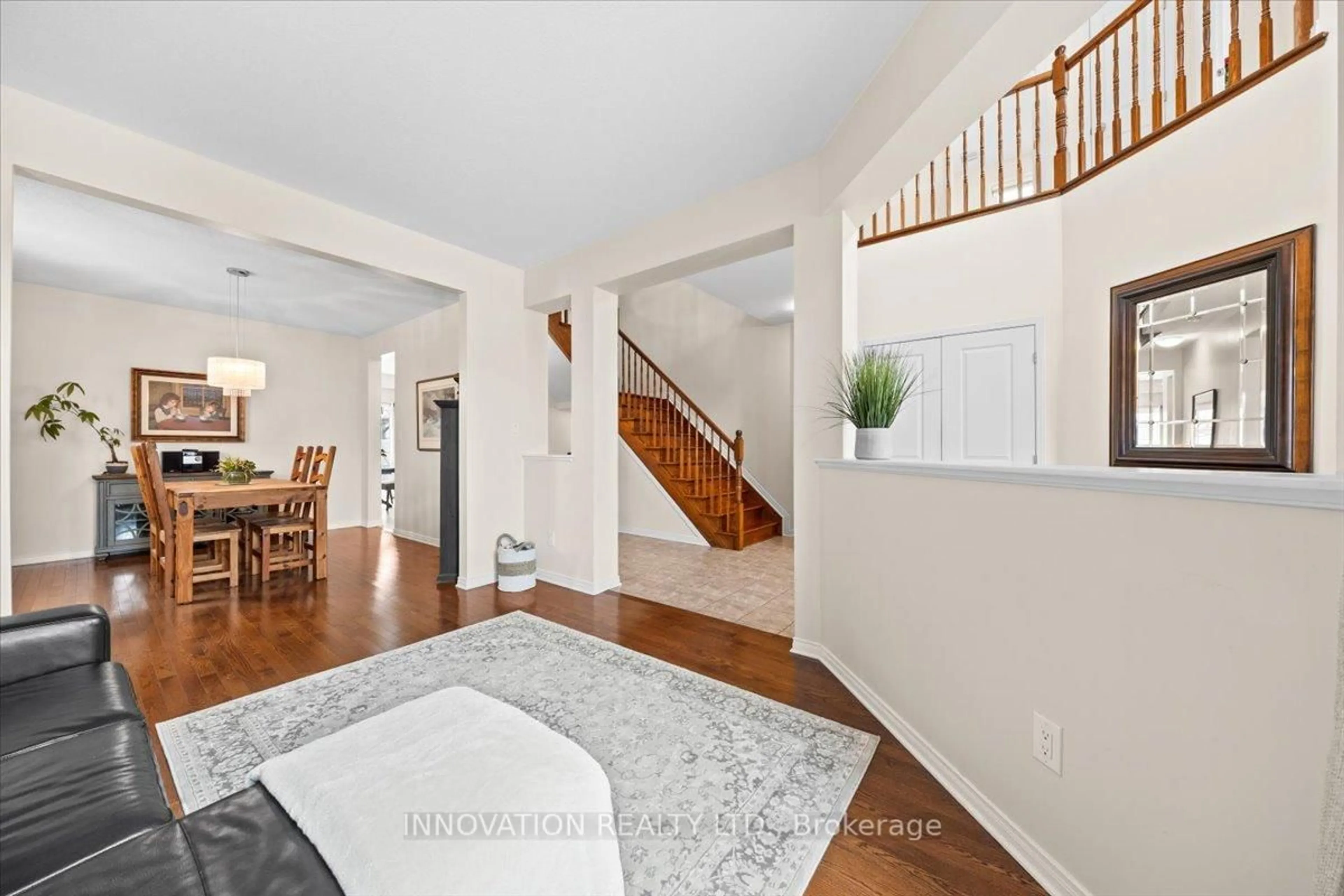 Indoor entryway for 175 Chenoa Way, Ottawa Ontario K2J 0M4