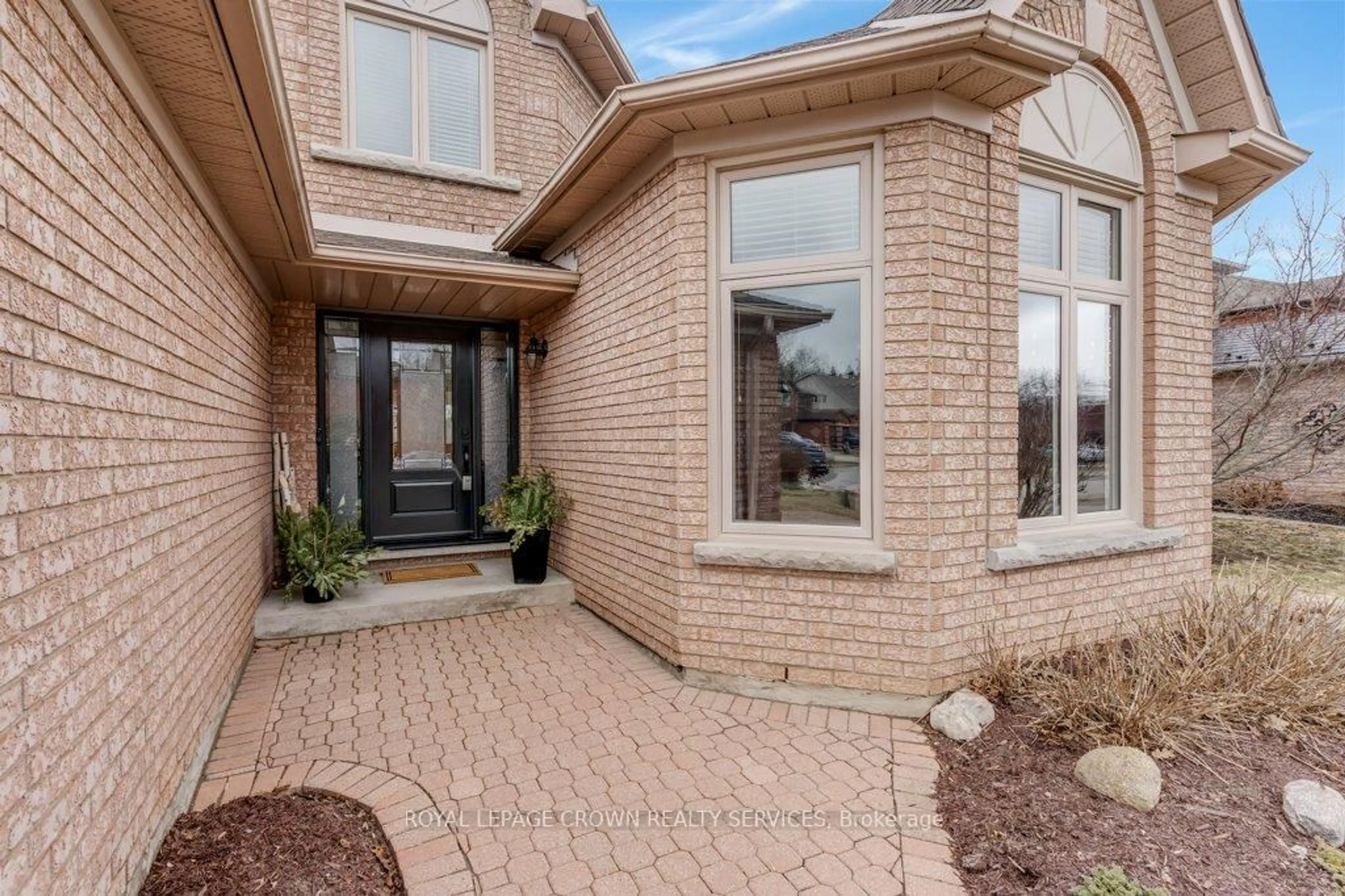 Home with brick exterior material, street for 32 Kingfisher Cres, Cambridge Ontario N1T 1P9