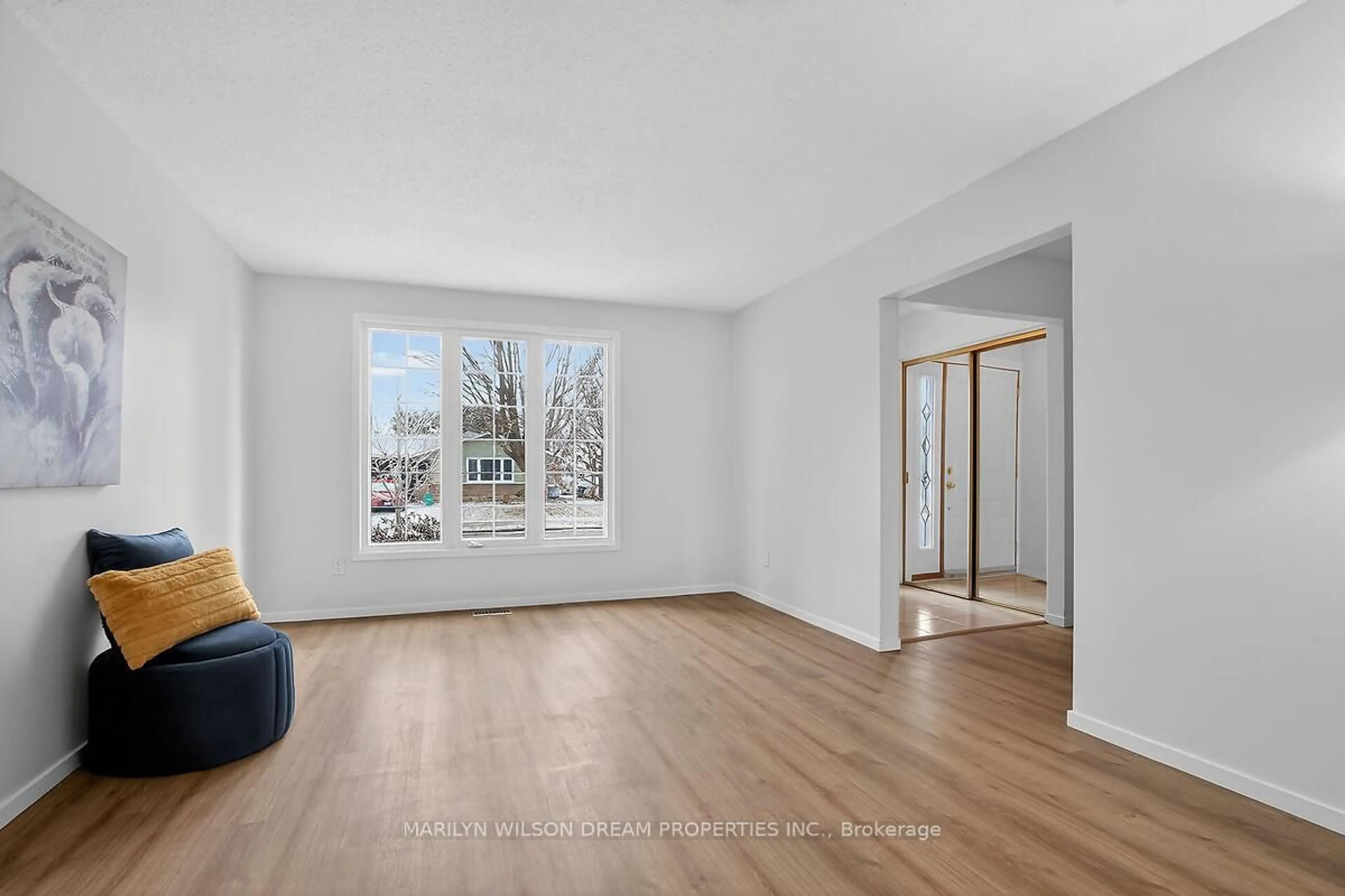 A pic of a room for 1377 Cahill Dr, Ottawa Ontario K1V 8V6