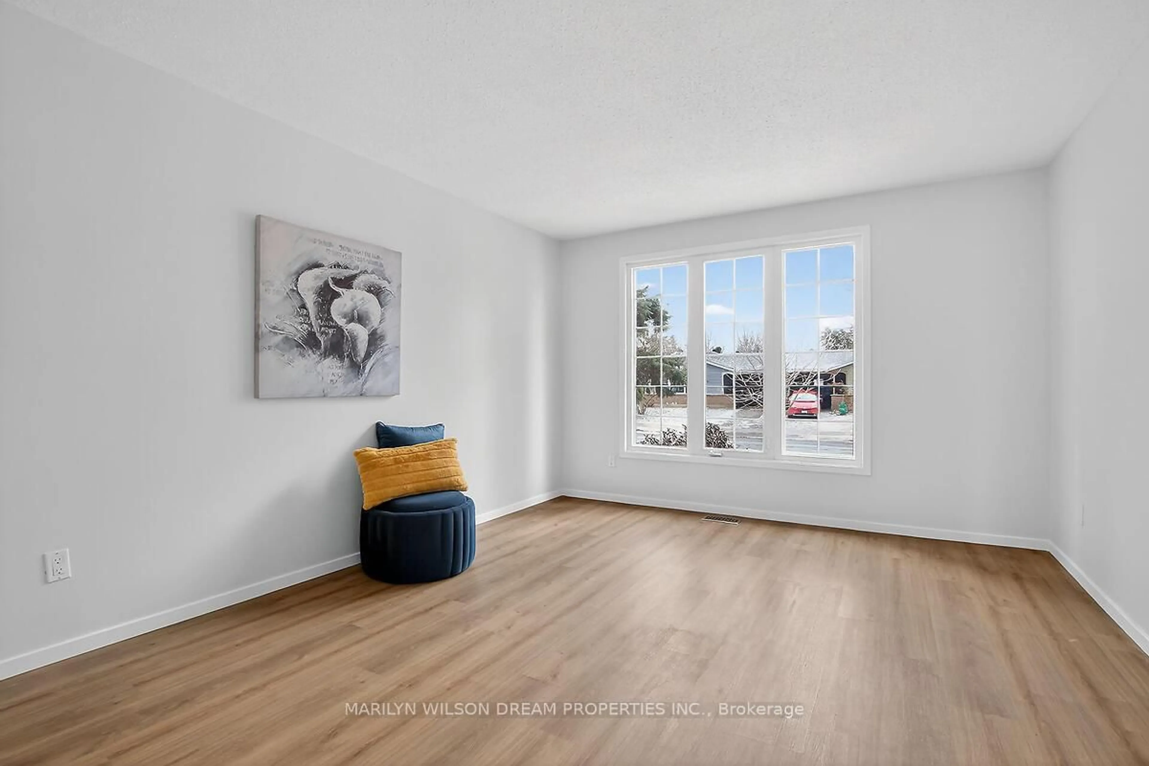 A pic of a room for 1377 Cahill Dr, Ottawa Ontario K1V 8V6