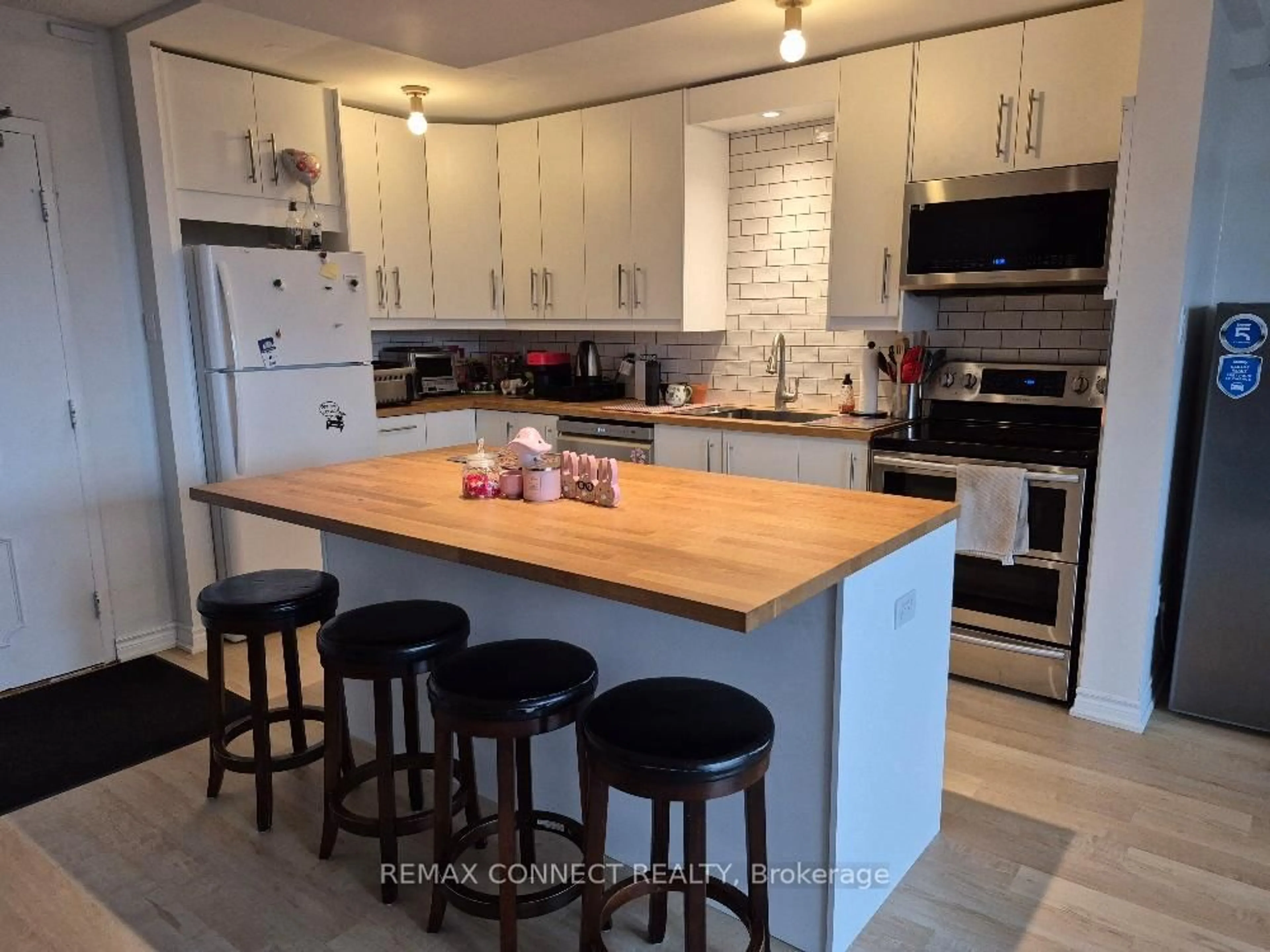 Open concept kitchen, unknown for 1964 Main St #904, Hamilton Ontario L8S 1J5