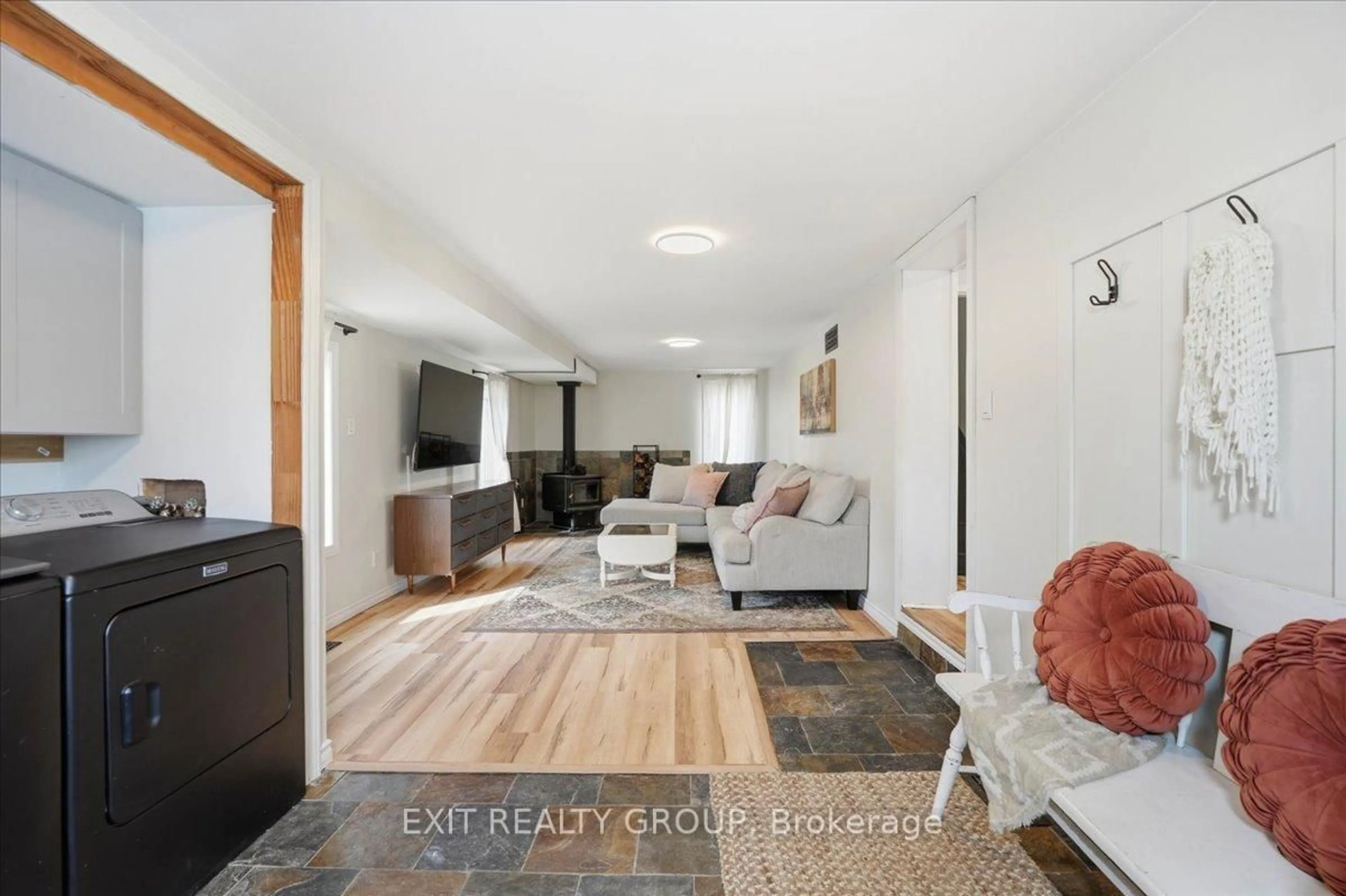 Living room with furniture, unknown for 23 Hayes St, Limoges Ontario K0K 2M0