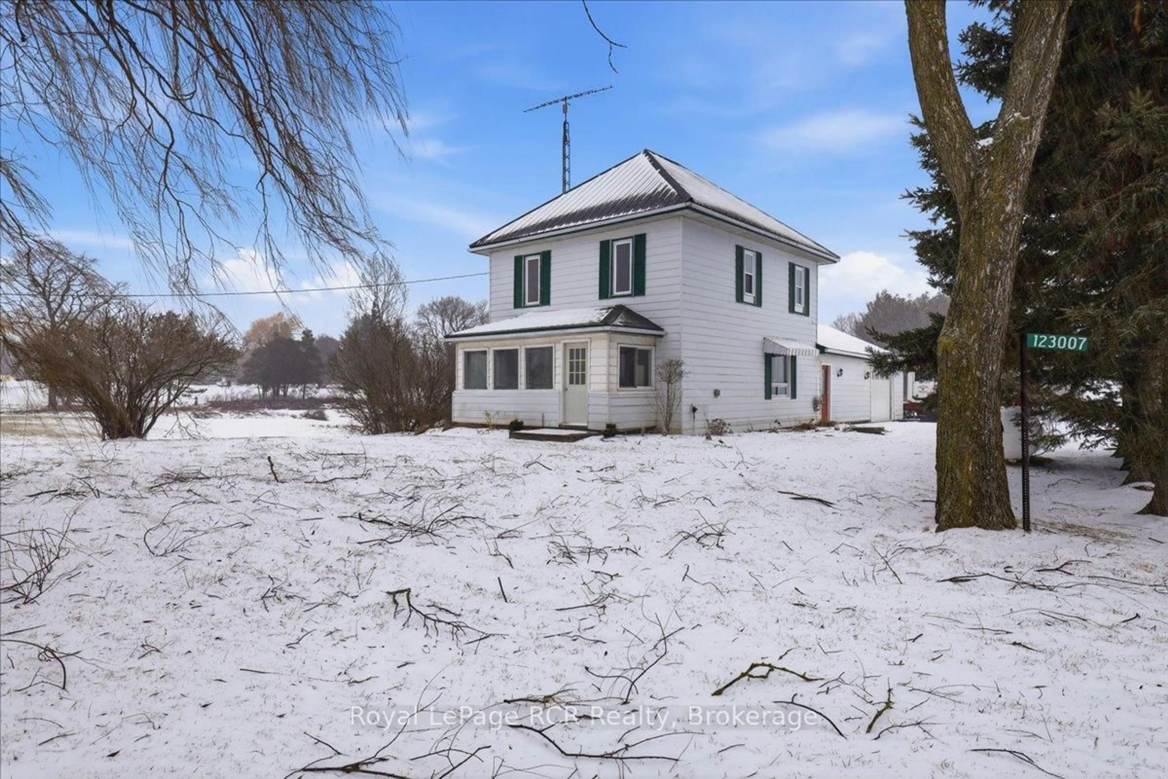 A pic from outside/outdoor area/front of a property/back of a property/a pic from drone, building for 123007 Southgate Road 12, Southgate Ontario N0G 2L0