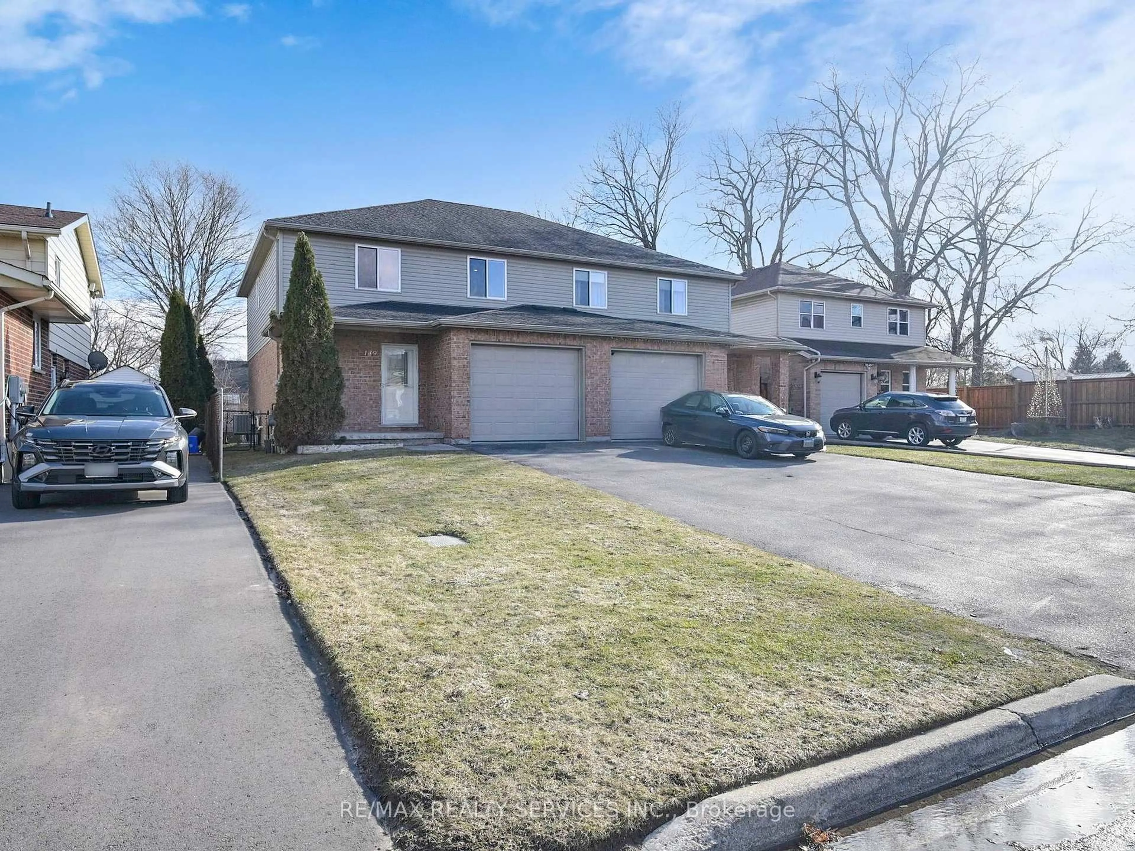 A pic from outside/outdoor area/front of a property/back of a property/a pic from drone, street for 149 Marmel Crt, Cambridge Ontario N3H 5J3