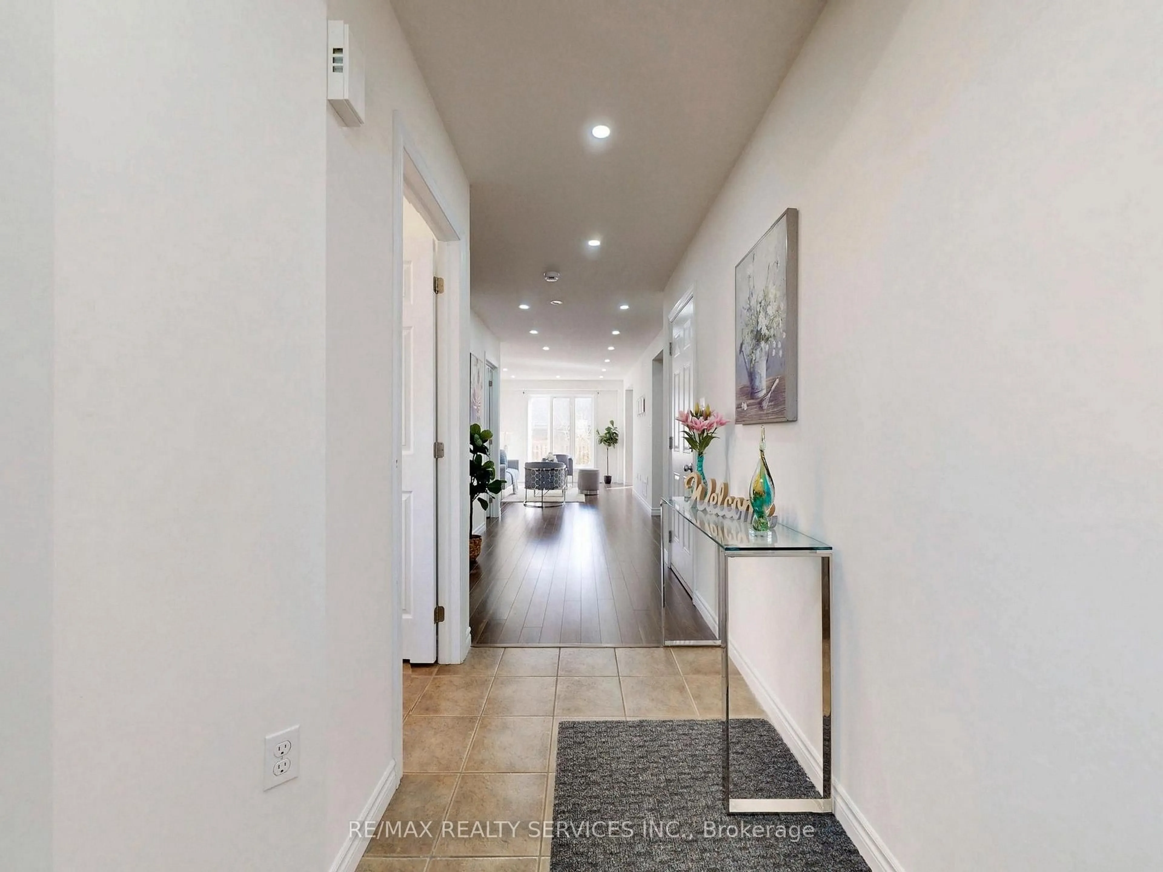 Indoor entryway for 149 Marmel Crt, Cambridge Ontario N3H 5J3