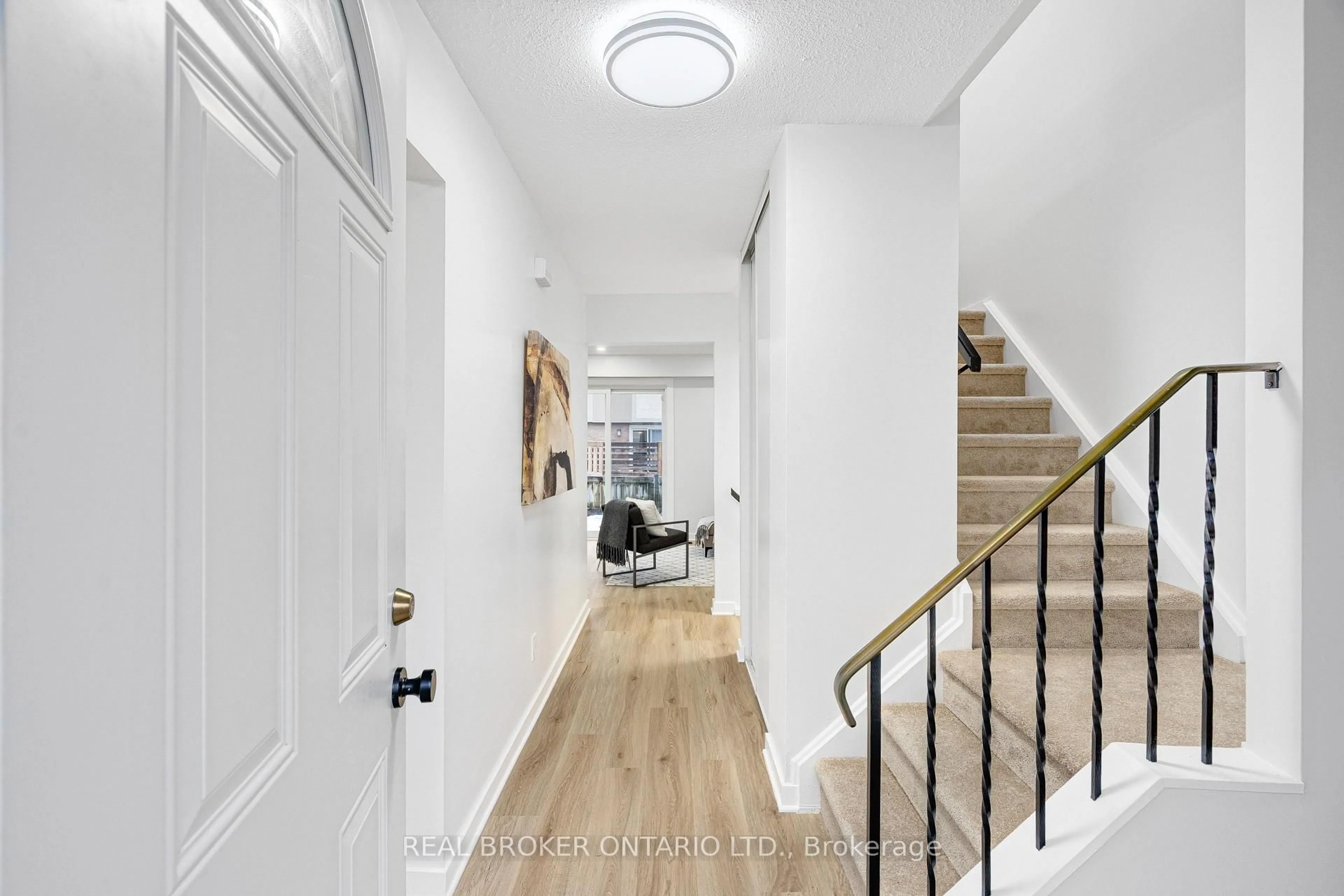 Indoor entryway for 477 Moodie Dr #C, Ottawa Ontario K2H 8T7