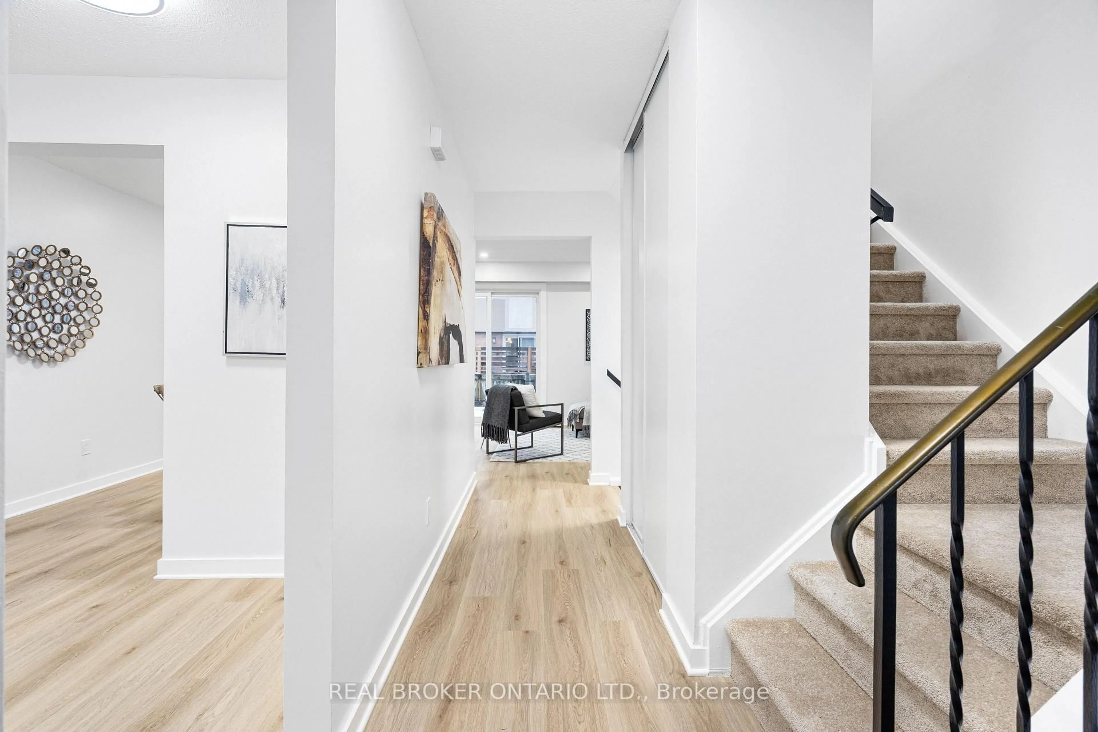 Indoor entryway for 477 Moodie Dr #C, Ottawa Ontario K2H 8T7