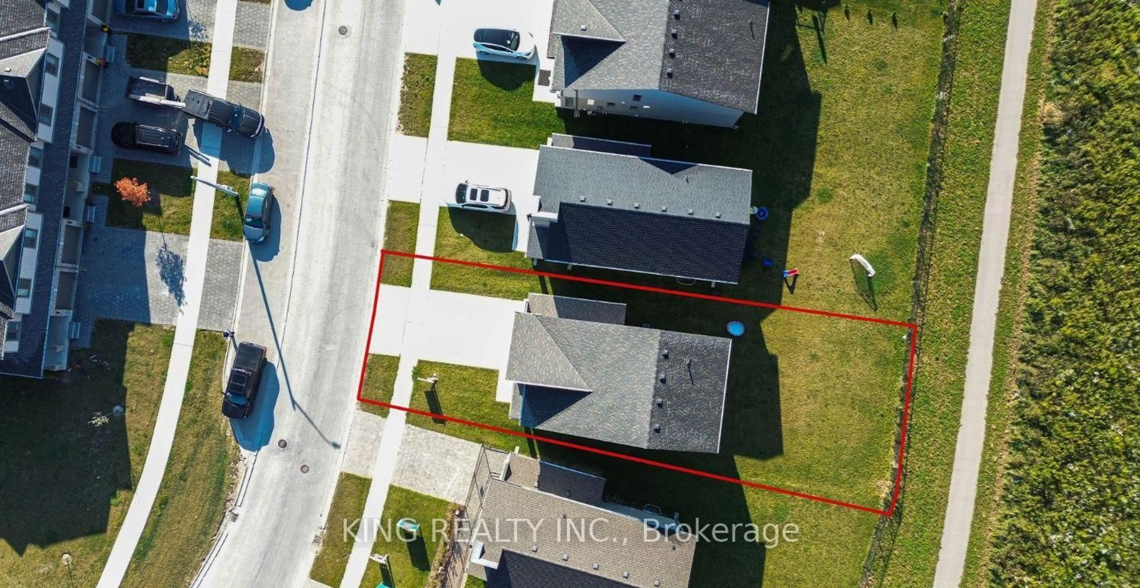 A pic from outside/outdoor area/front of a property/back of a property/a pic from drone, unknown for 690 CHELTON Rd, London South Ontario N6M 0A1