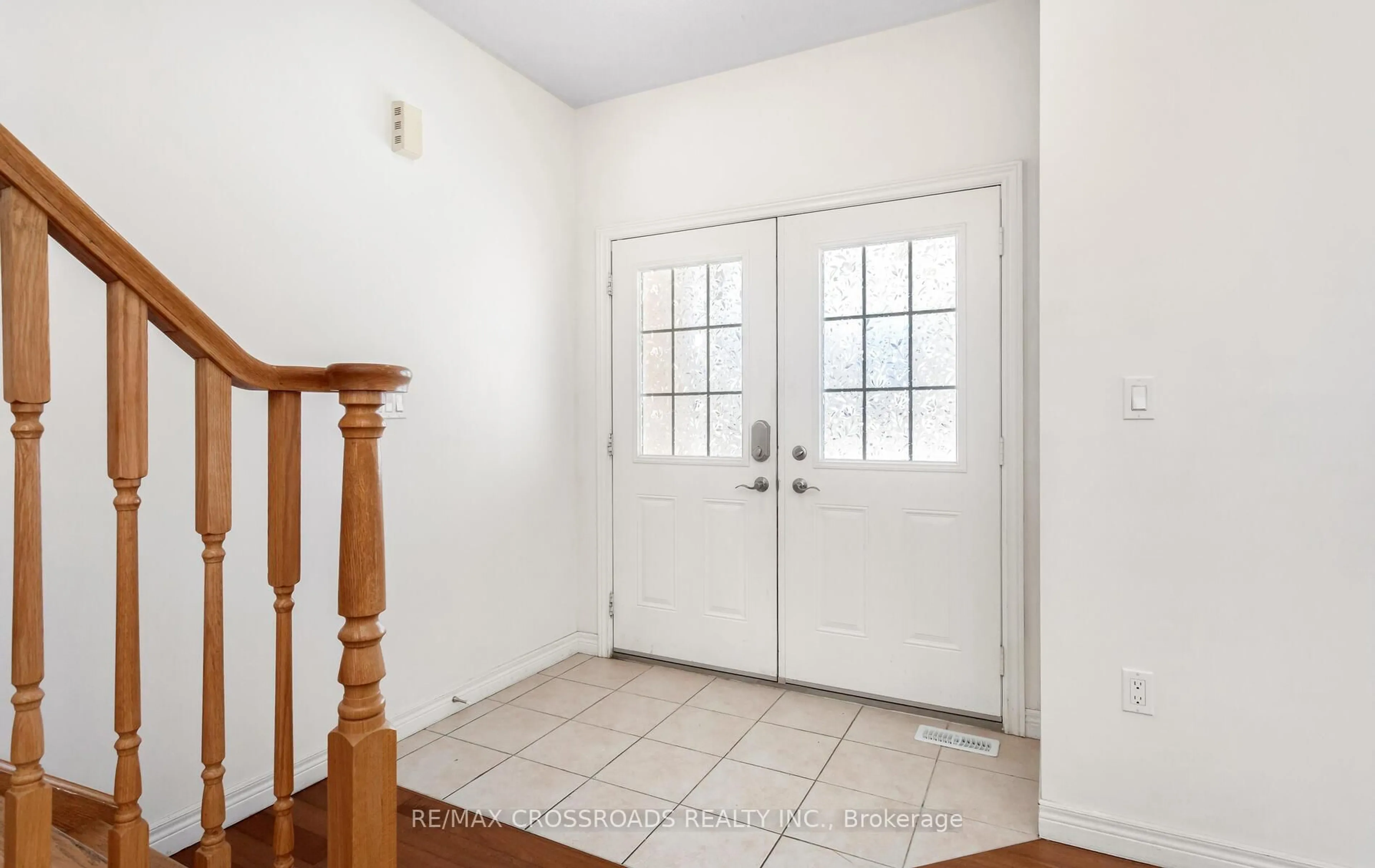 Indoor entryway for 7 Colorado Blvd, Hamilton Ontario L0R 1P0