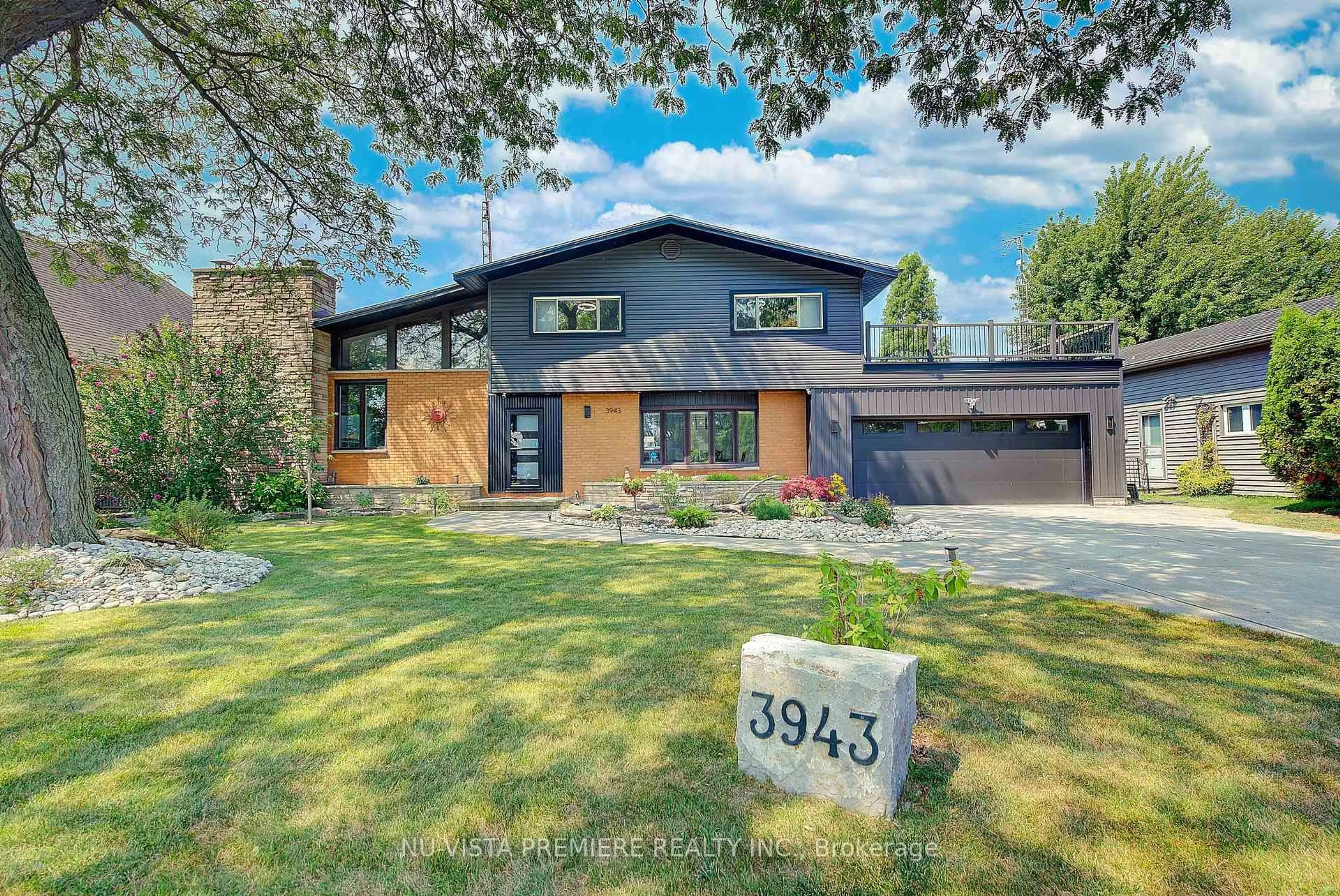 Home with brick exterior material, street for 3943 Seaway Rd, St. Clair Ontario N0P 2B0