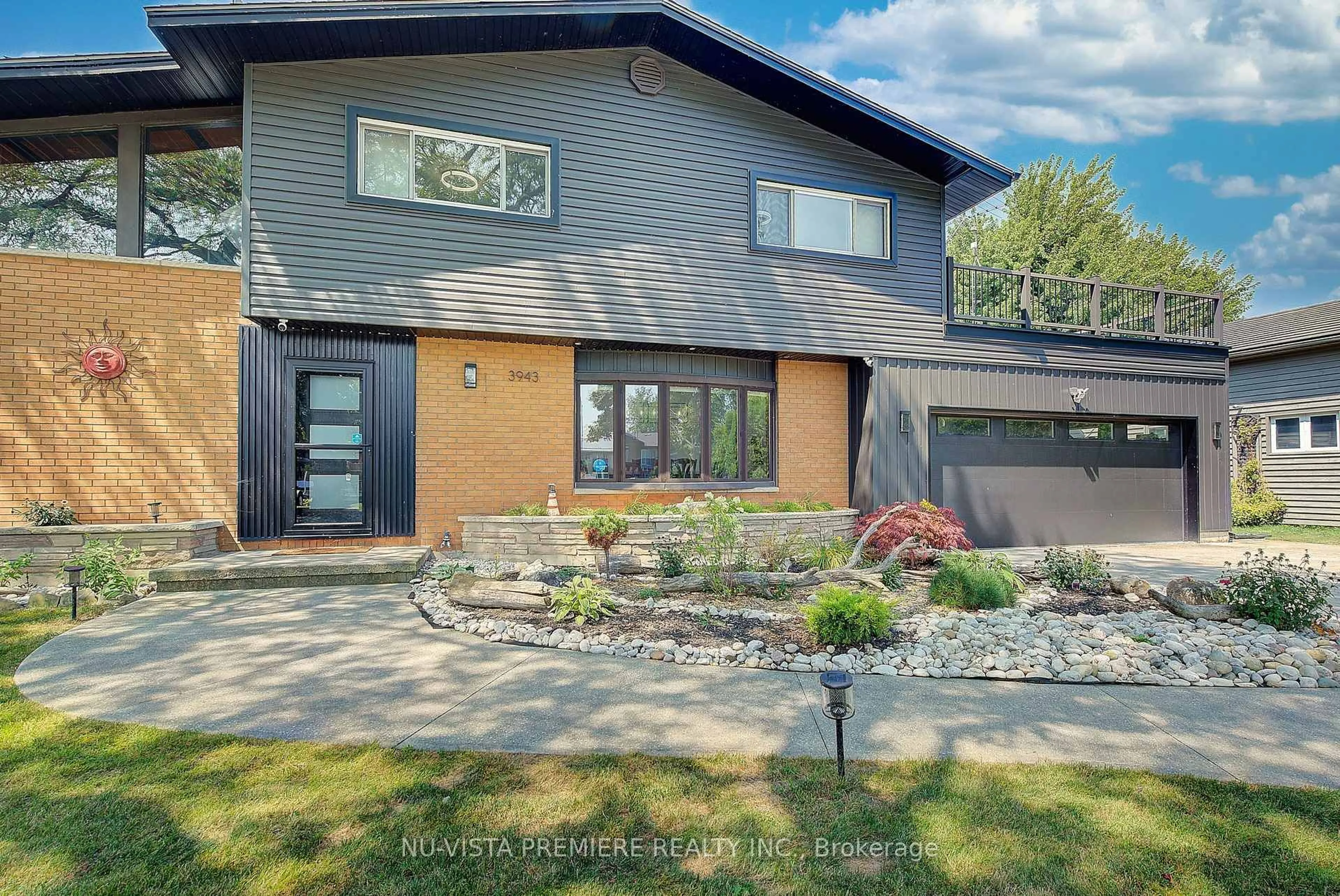 Home with brick exterior material, street for 3943 Seaway Rd, St. Clair Ontario N0P 2B0