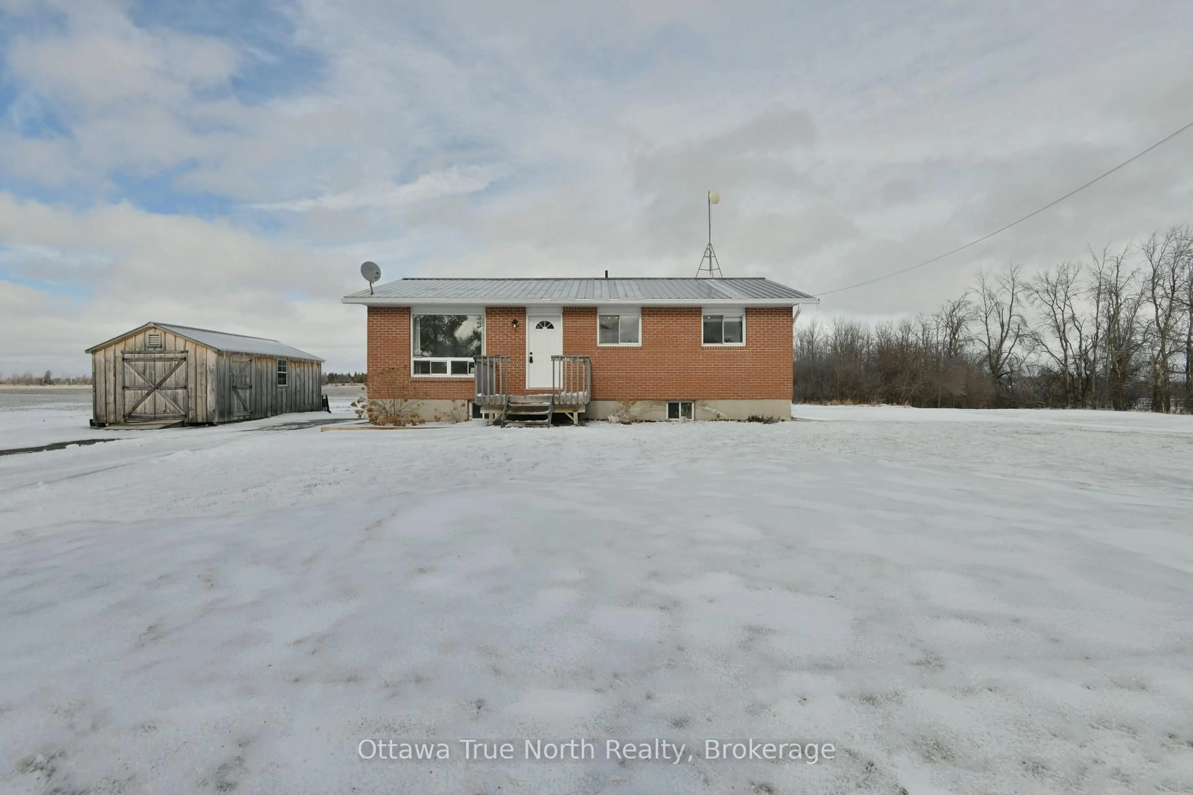 A pic from outside/outdoor area/front of a property/back of a property/a pic from drone, unknown for 1168 Stevenson Dr, Braeside Ontario K0A 1G0