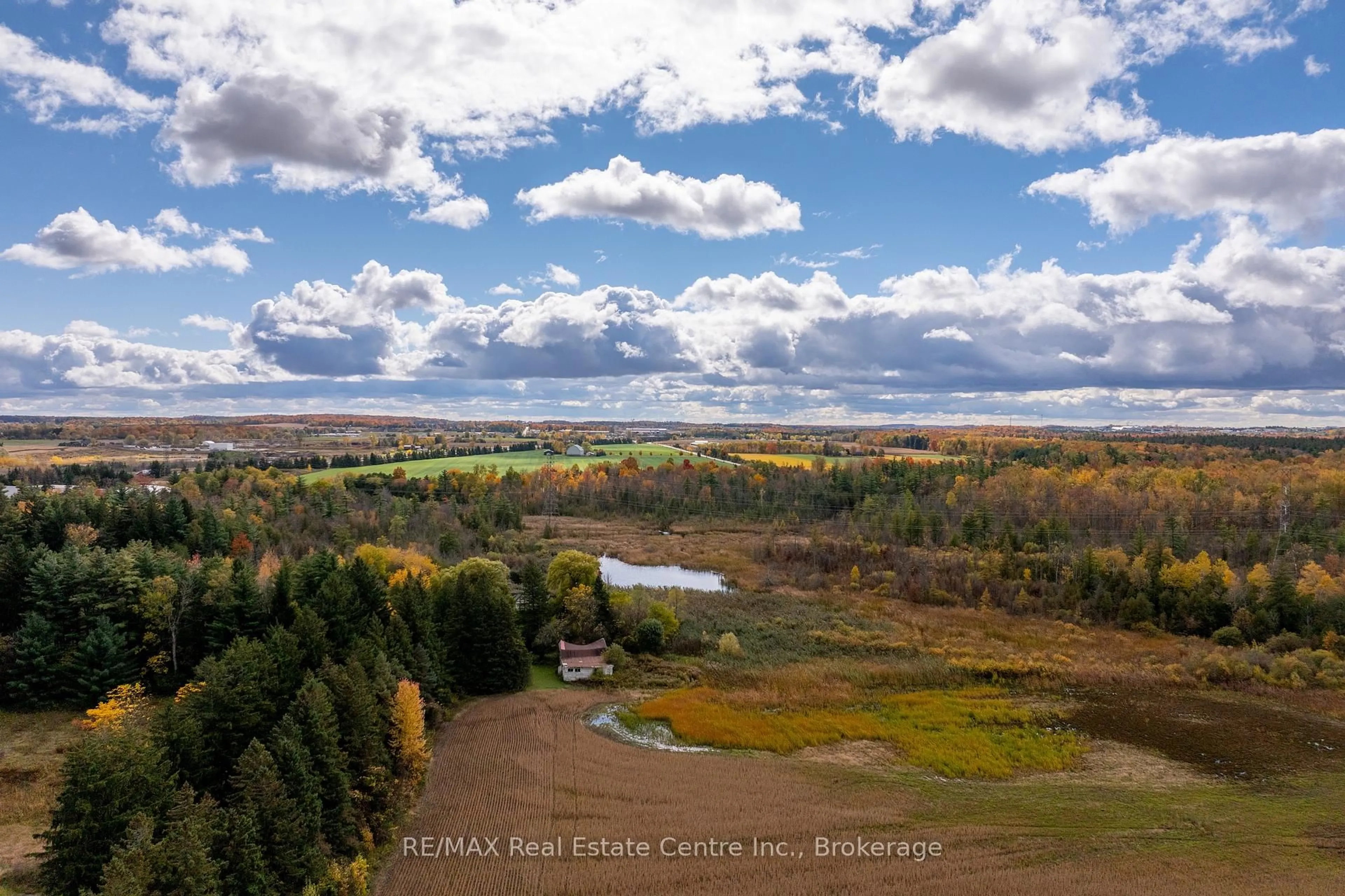 A pic from outside/outdoor area/front of a property/back of a property/a pic from drone, water/lake/river/ocean view for 525 New Dundee Rd #101, Kitchener Ontario N2P 0K8
