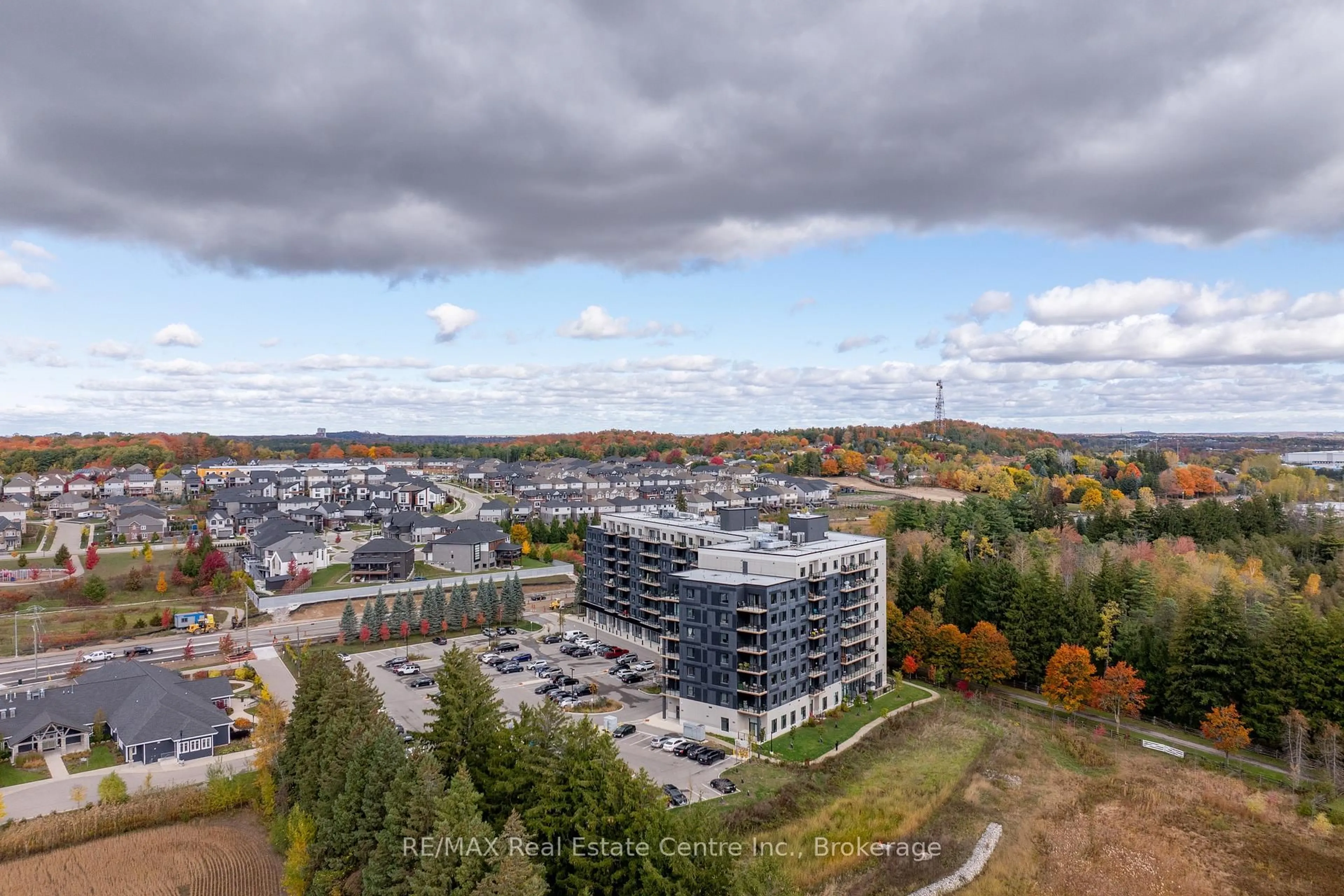 A pic from outside/outdoor area/front of a property/back of a property/a pic from drone, unknown for 525 New Dundee Rd #101, Kitchener Ontario N2P 0K8
