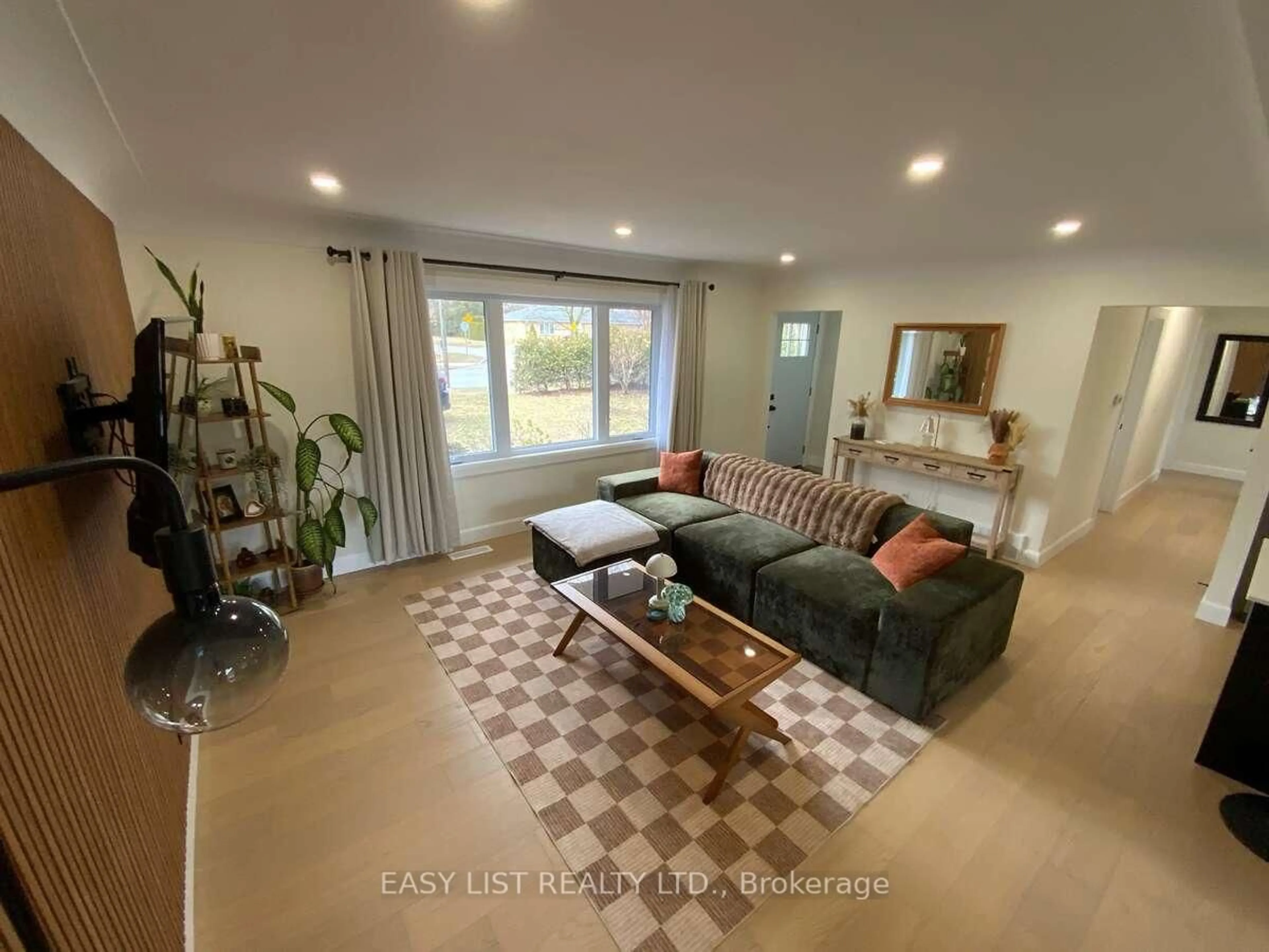 Living room with furniture, unknown for 345 Head St, Strathroy-Caradoc Ontario N7G 2J8