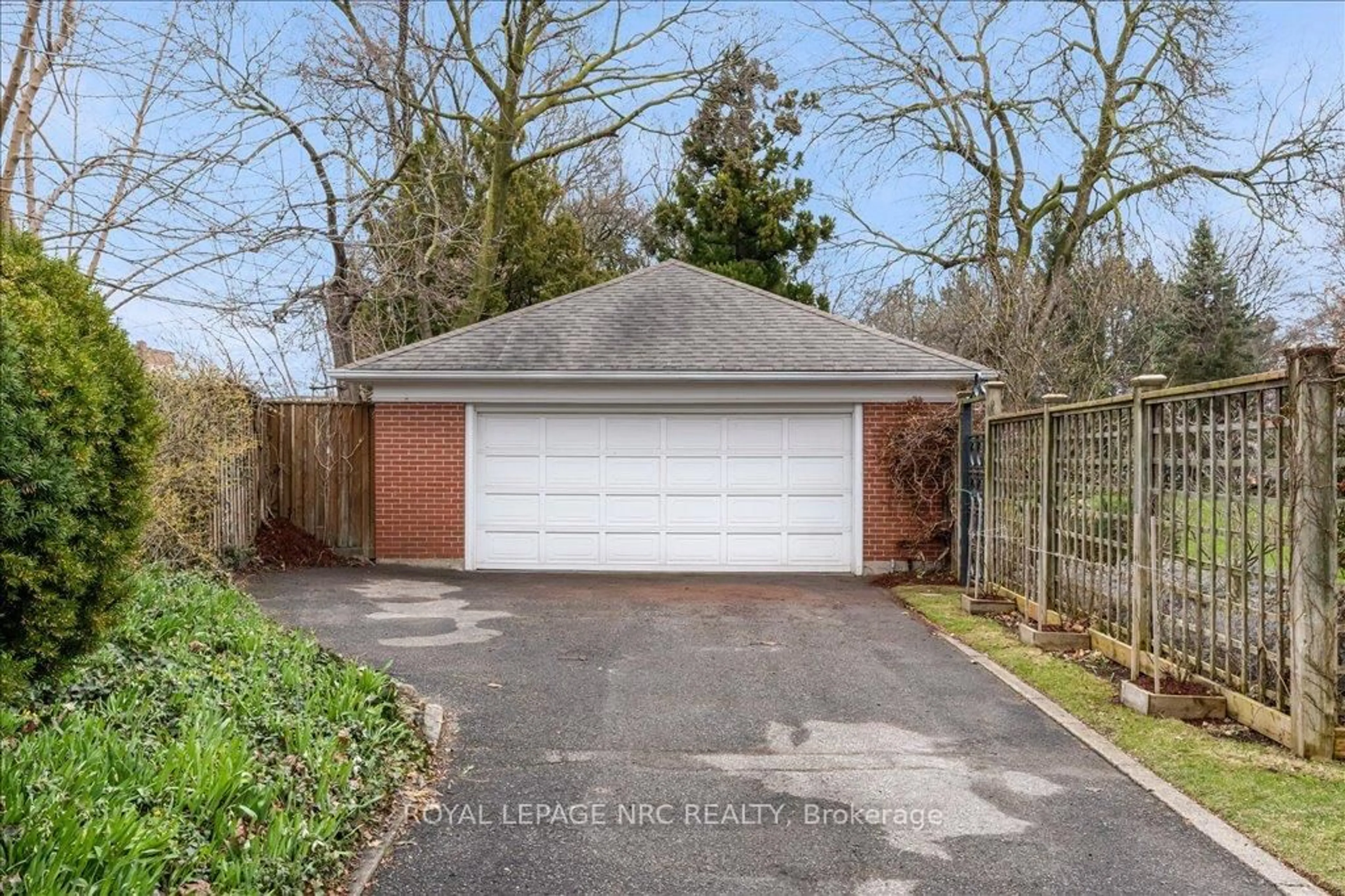 Indoor garage for 15 Trafalgar St, St. Catharines Ontario L2R 3L9