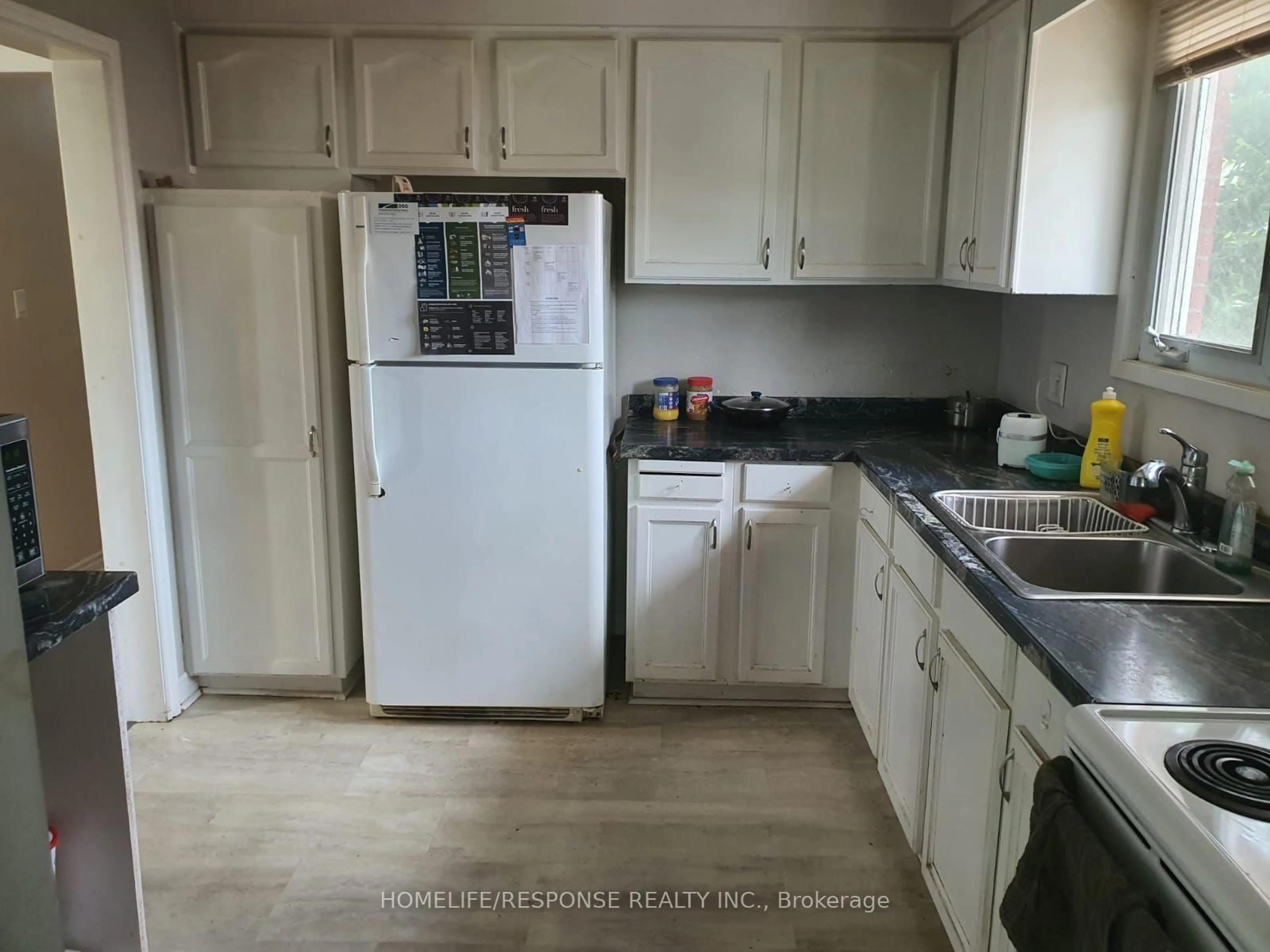 Standard kitchen, unknown for 476 First Ave, Welland Ontario L3C 6A7