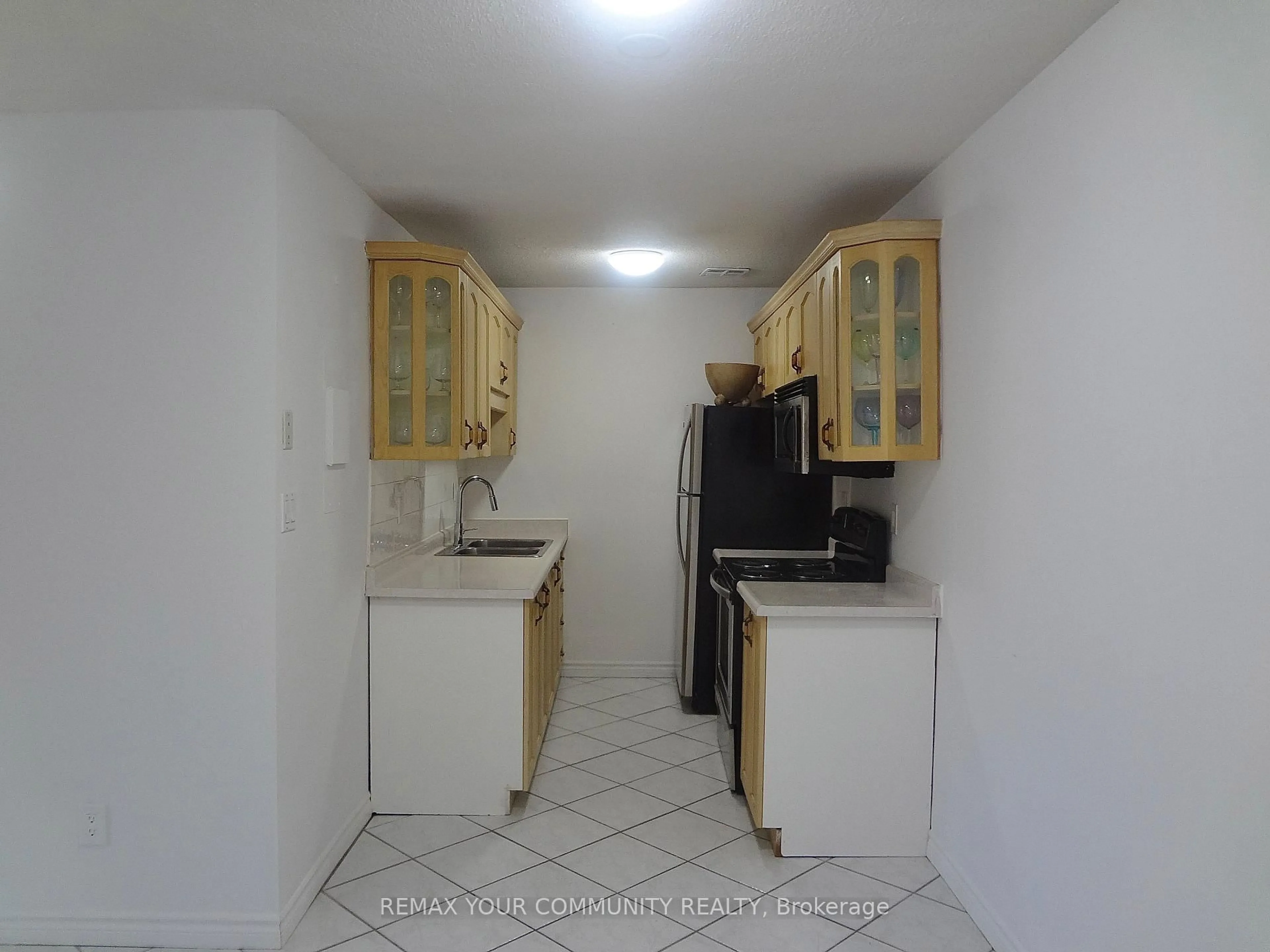 Standard kitchen, unknown for 893 Concession St #106, Hamilton Ontario L8V 1E7