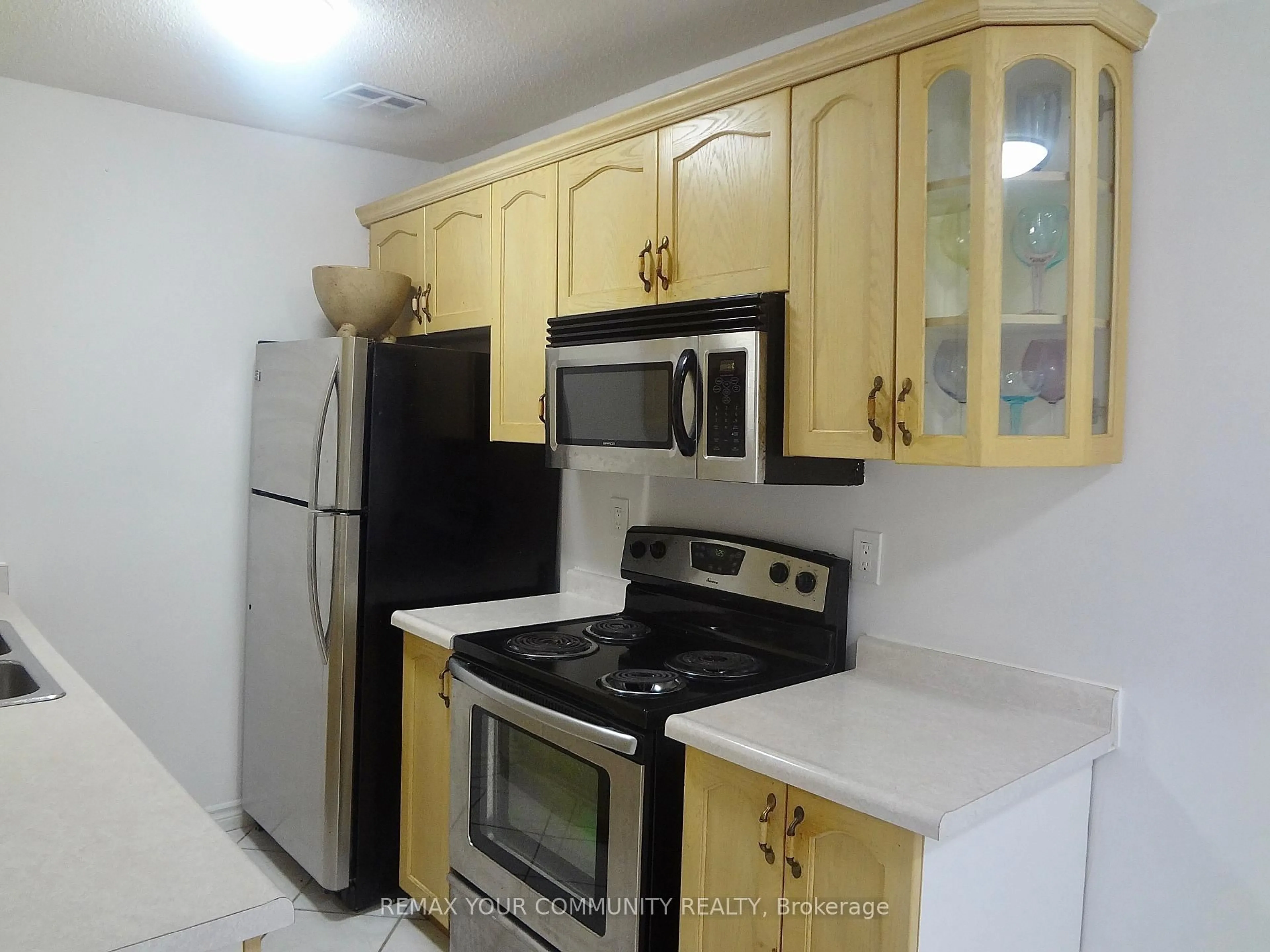 Standard kitchen, unknown for 893 Concession St #106, Hamilton Ontario L8V 1E7