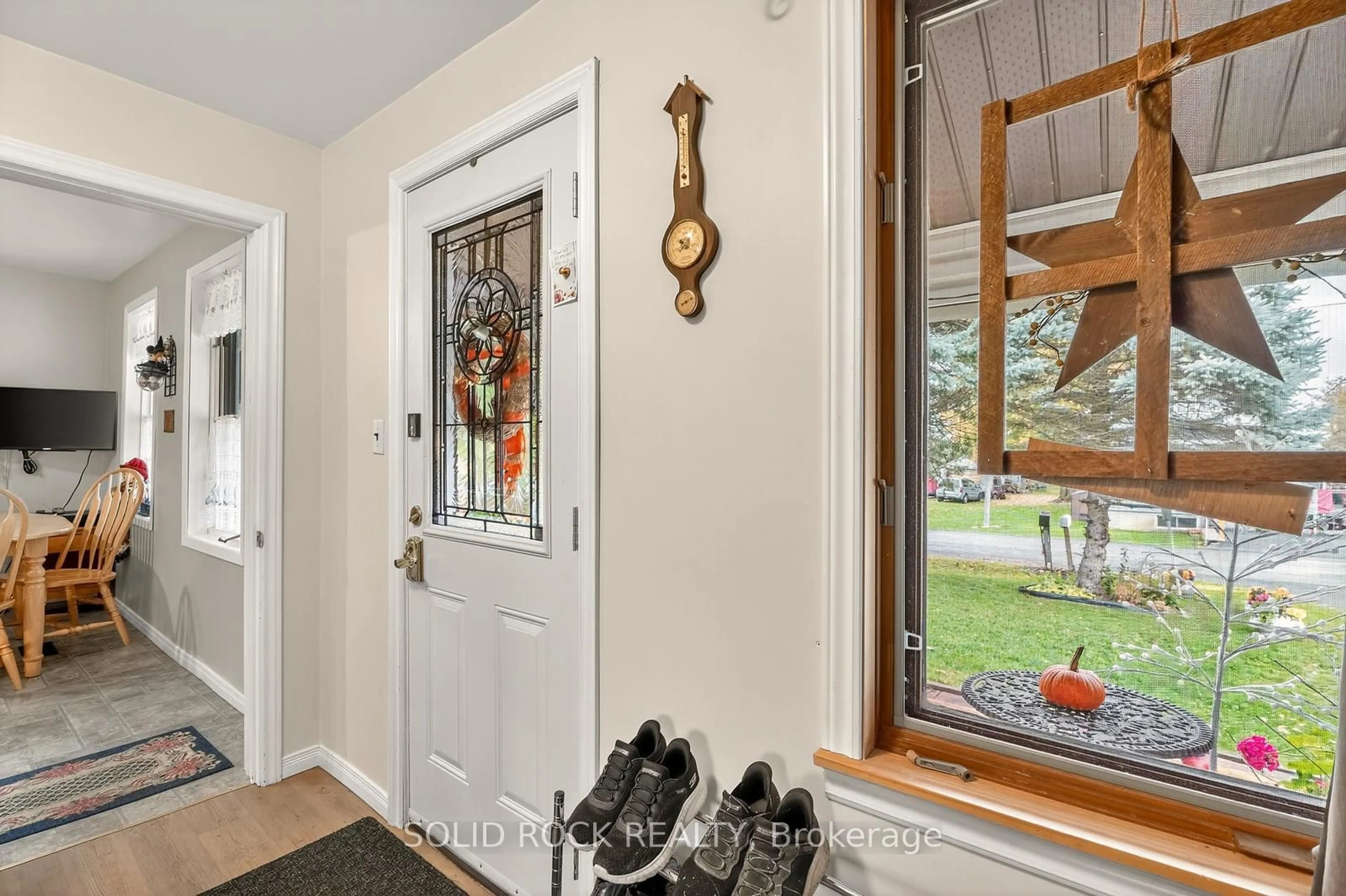 Indoor entryway for 1262 Rodney Lane, North Dundas Ontario K0C 2K0