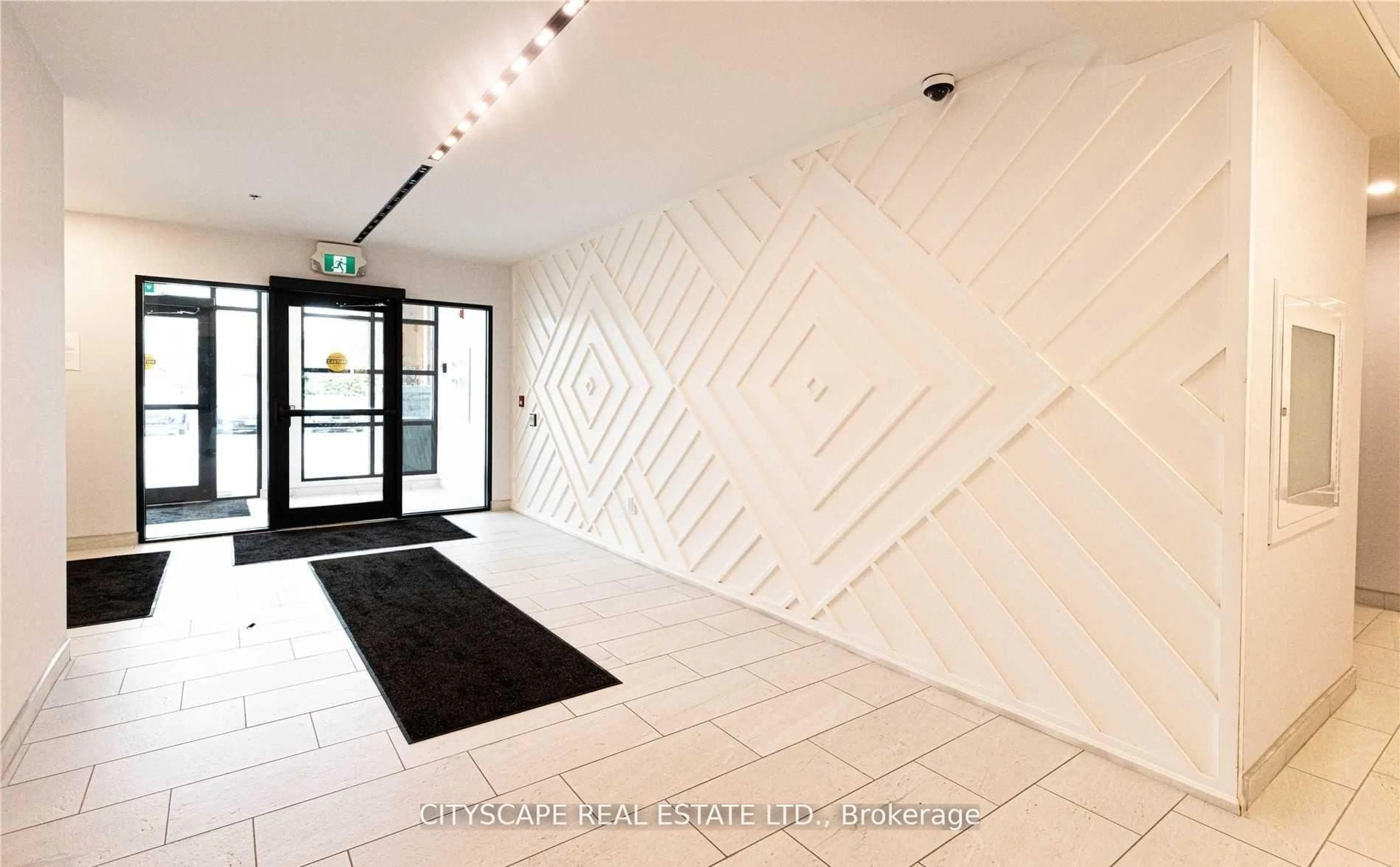 Indoor foyer for 110 Fergus Ave #138, Kitchener Ontario N2A 2H2