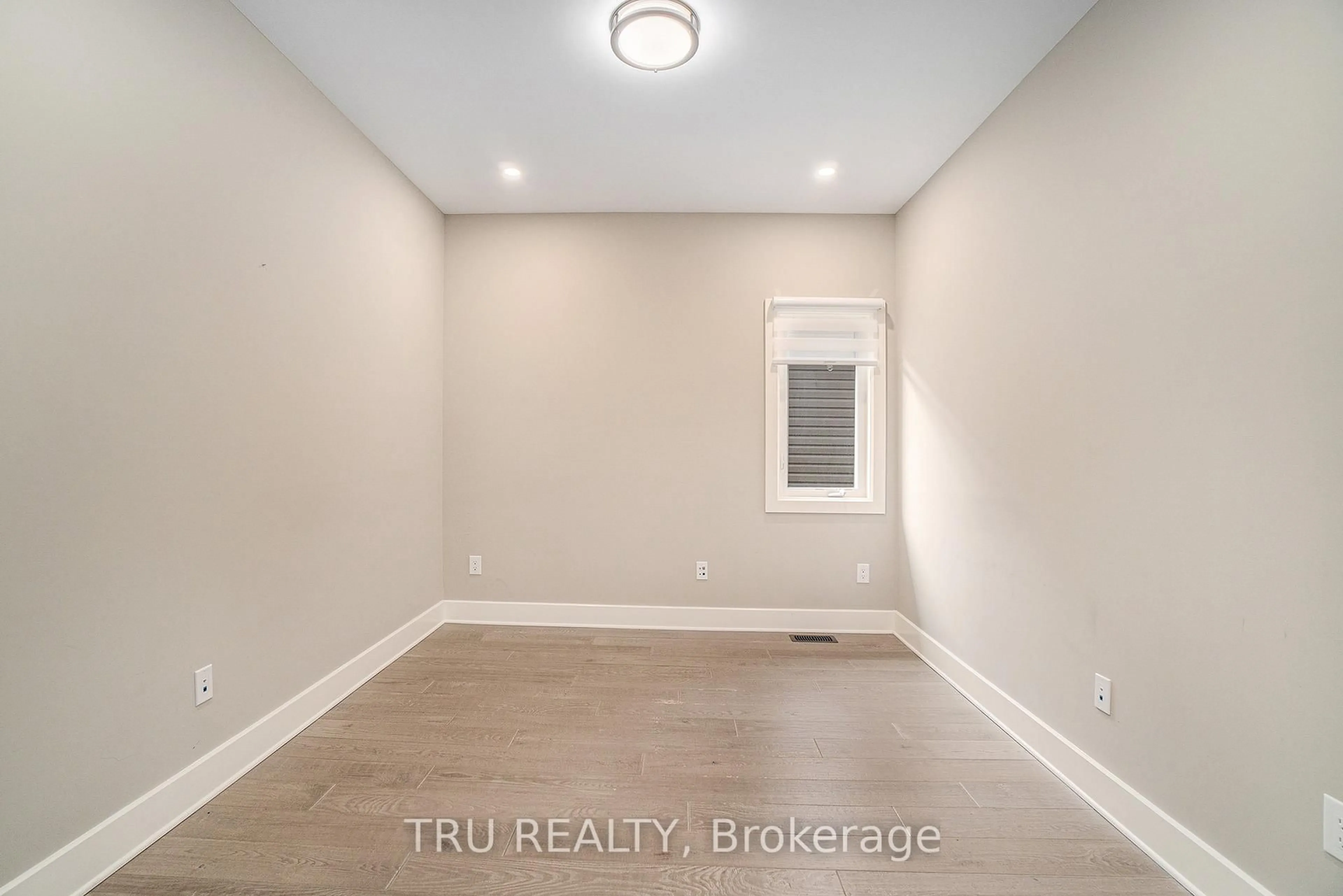 A pic of a room for 670 Parade Dr, Ottawa Ontario K2S 0Z2