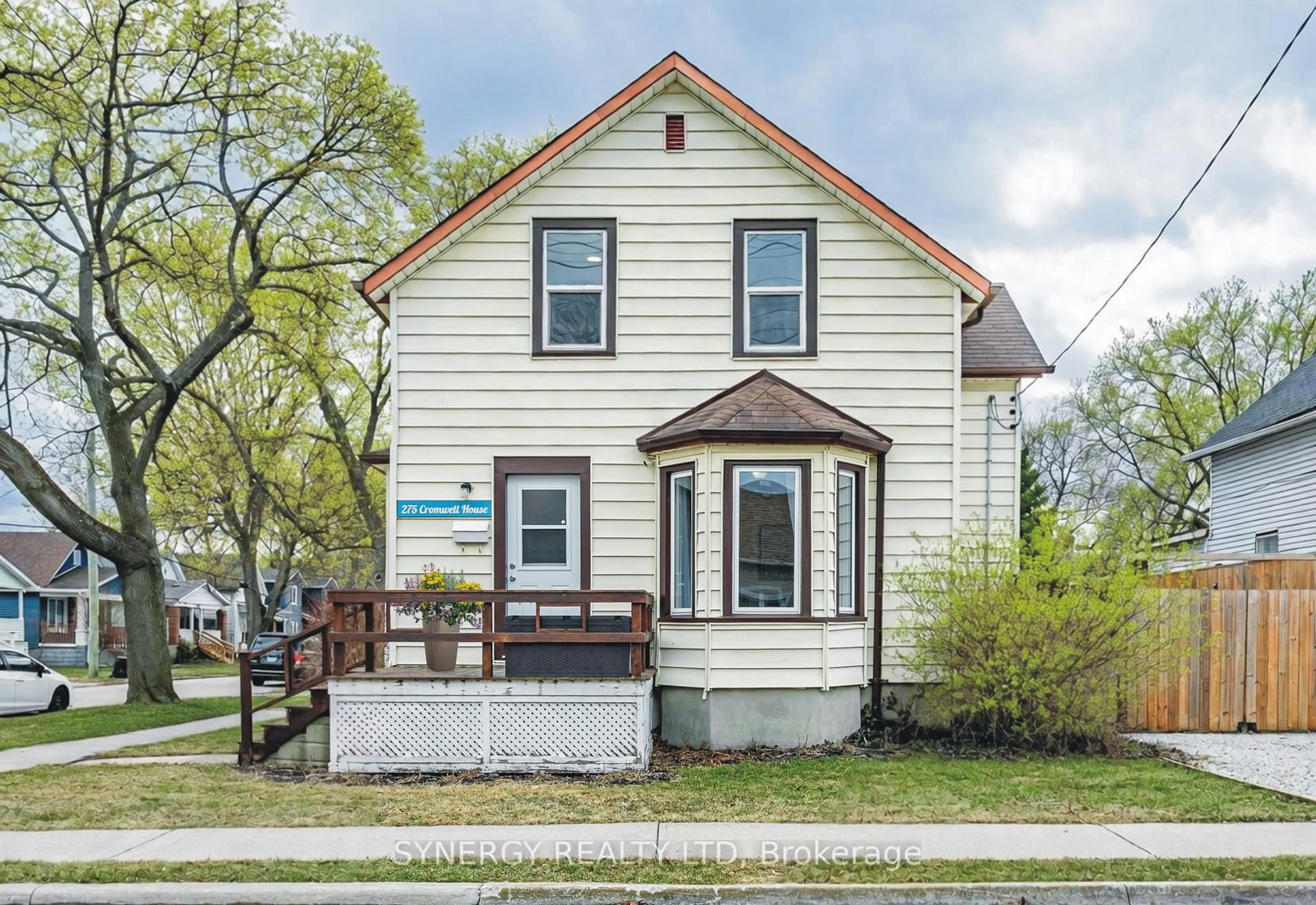 Home with vinyl exterior material, street for 275 Cromwell St, Sarnia Ontario N7T 3Y2