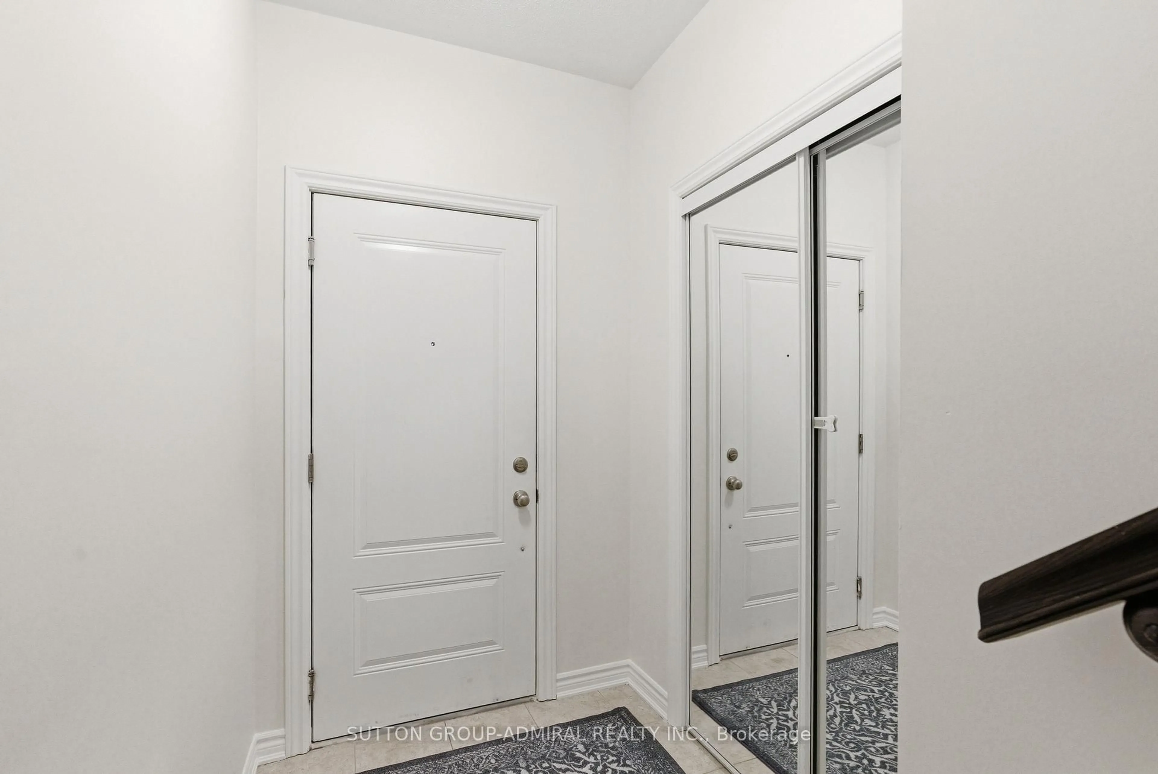 Indoor entryway for 903 Nautilus Private, Ottawa Ontario K2V 0S5