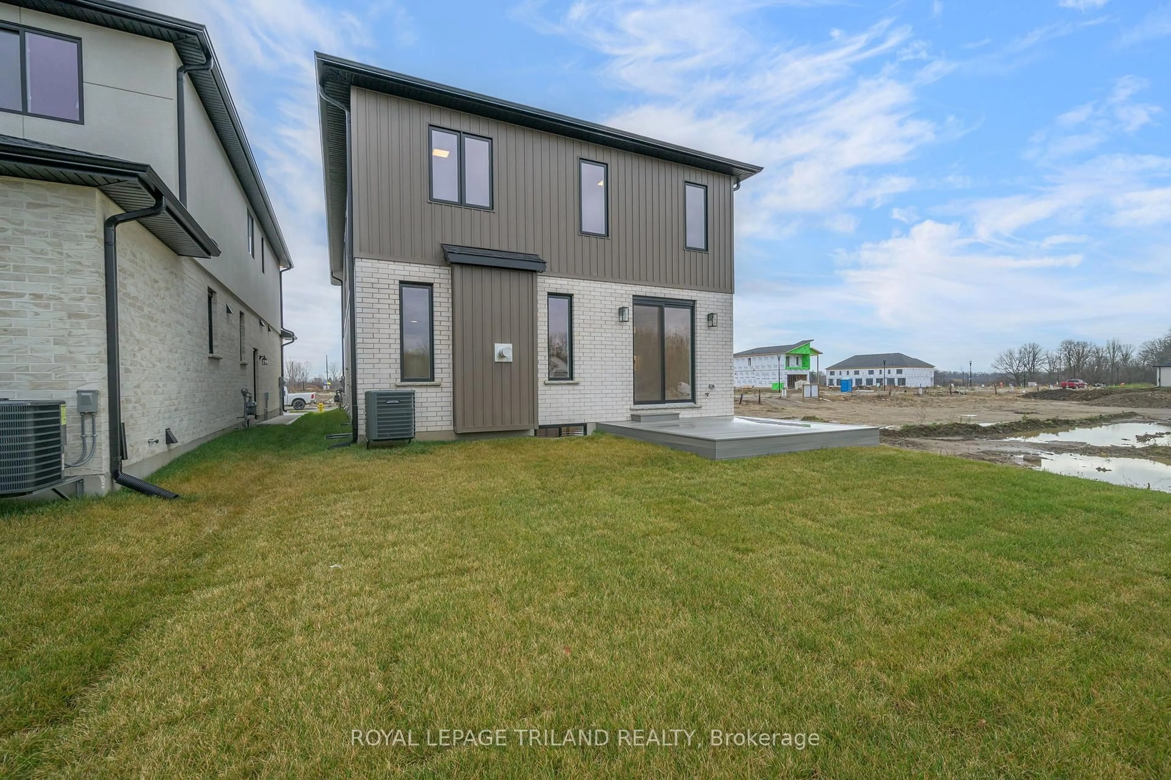 Home with vinyl exterior material, street for 4211 LIBERTY Crossing, London South Ontario N6P 0L1