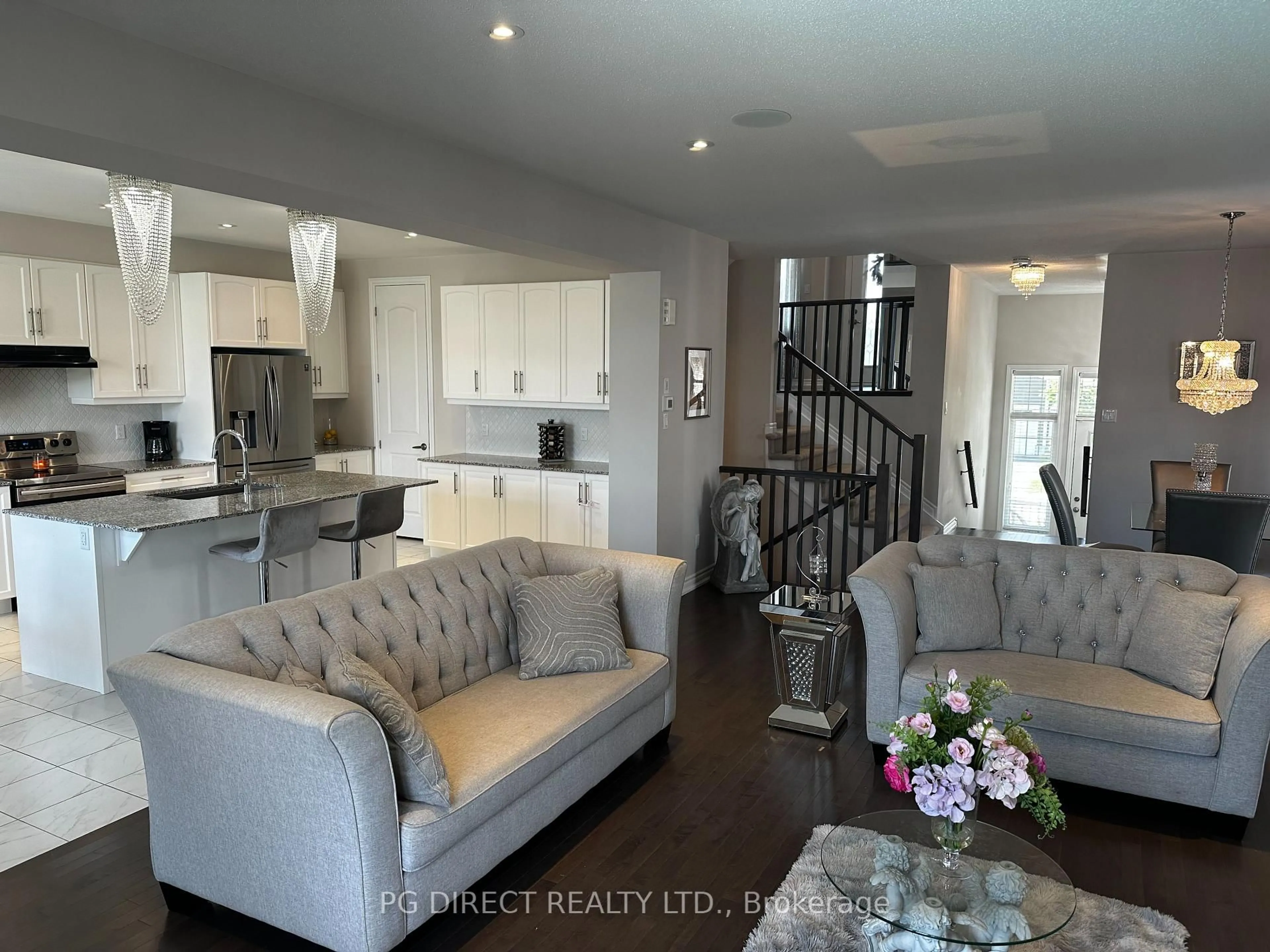 Living room with furniture, unknown for 260 Meynell Rd, Richmond Ontario K0A 2Z0