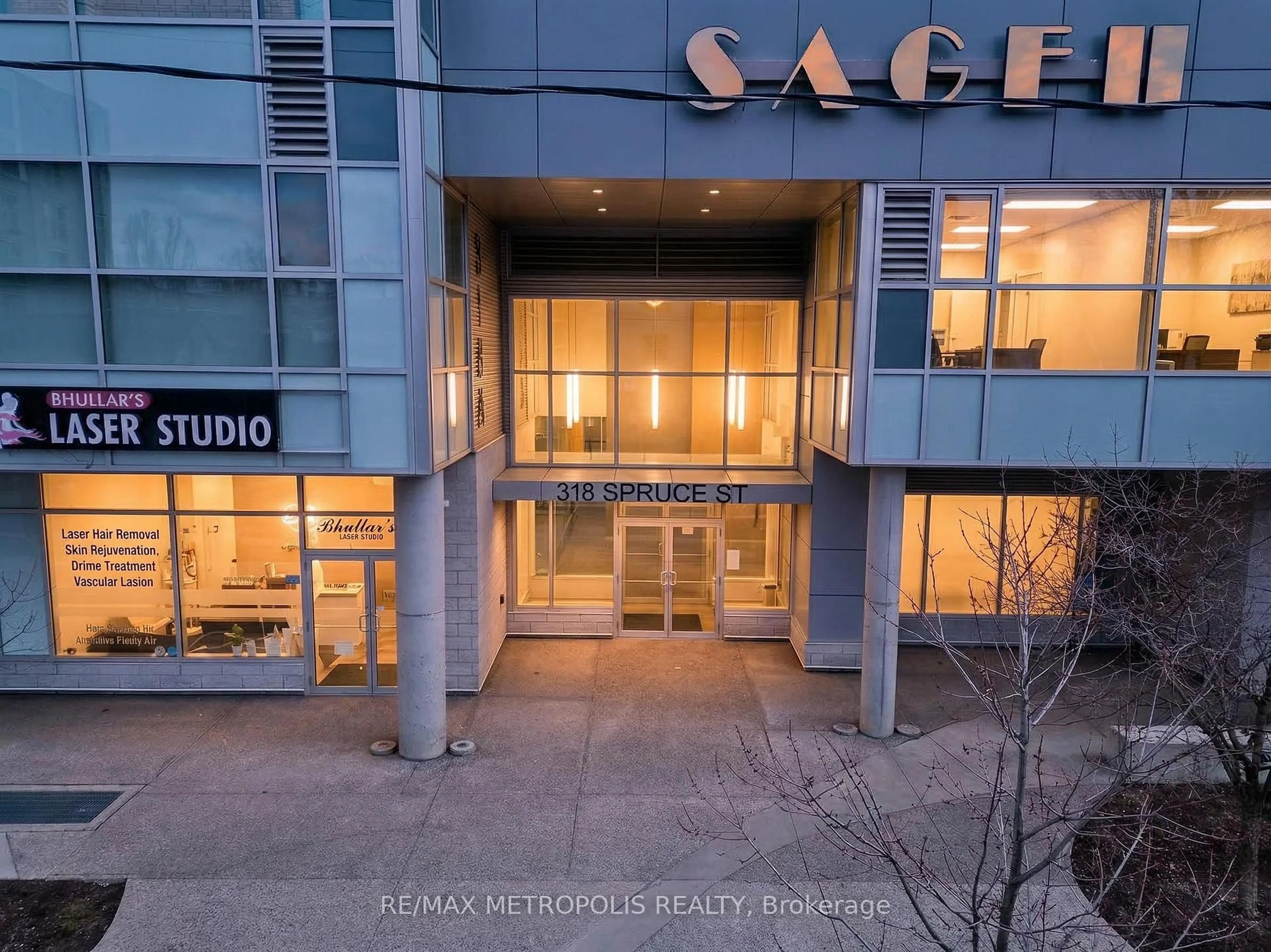 Indoor foyer for 318 Spruce St #1702, Waterloo Ontario N2L 3H6