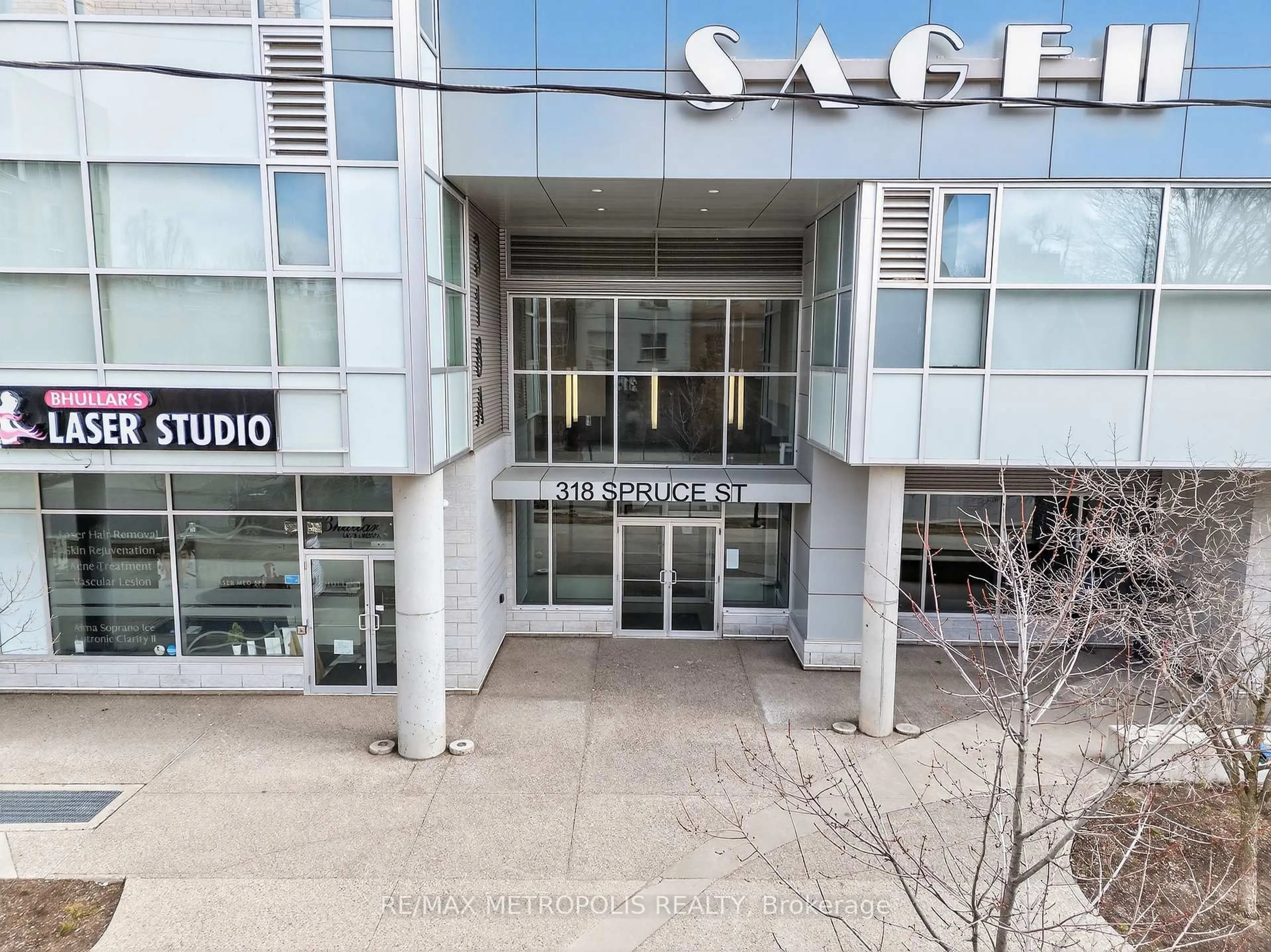 Indoor foyer for 318 Spruce St #1702, Waterloo Ontario N2L 3H6