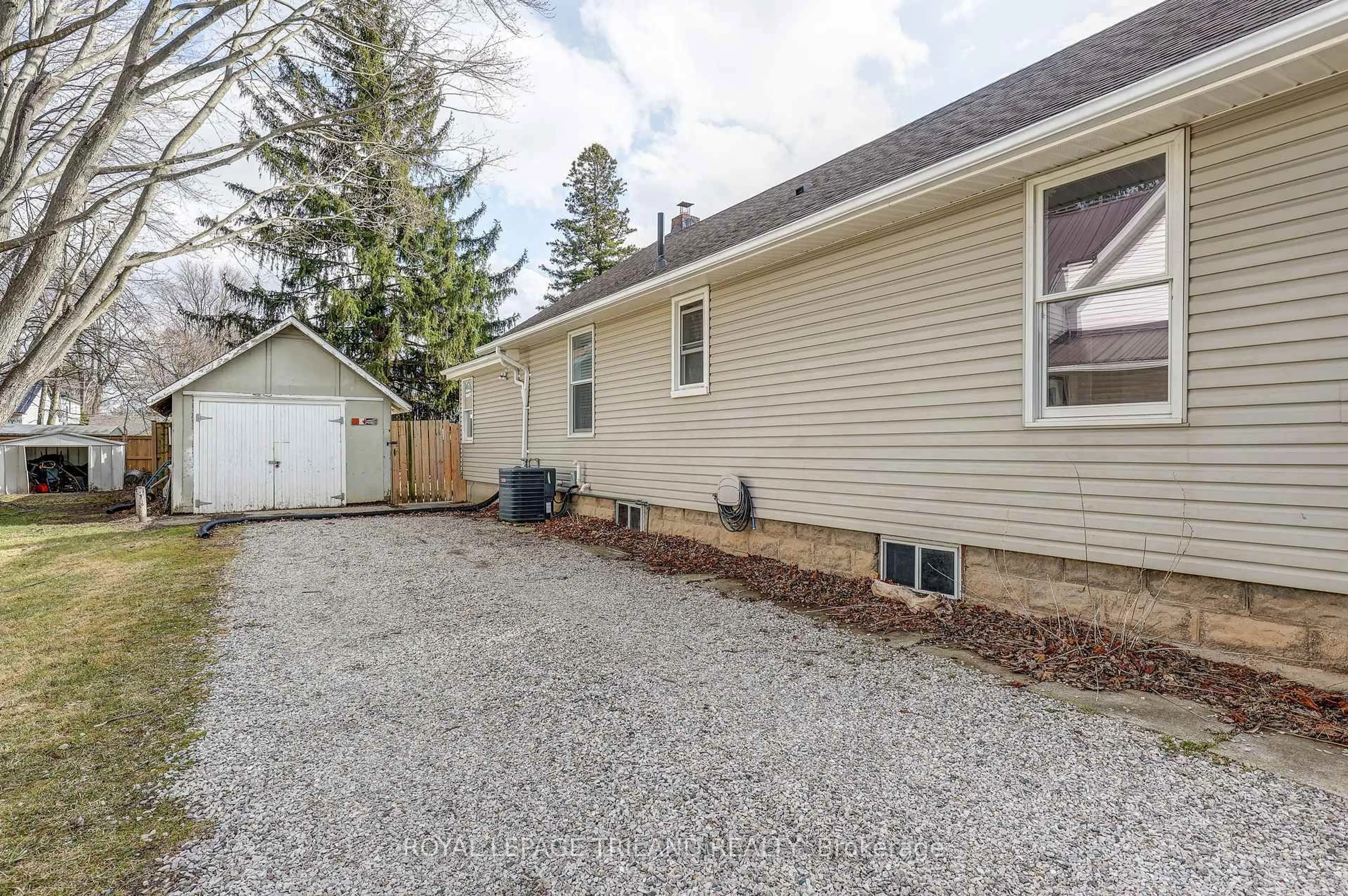 Patio, street for 35897 Brook St, Southwold Ontario N0L 2E0