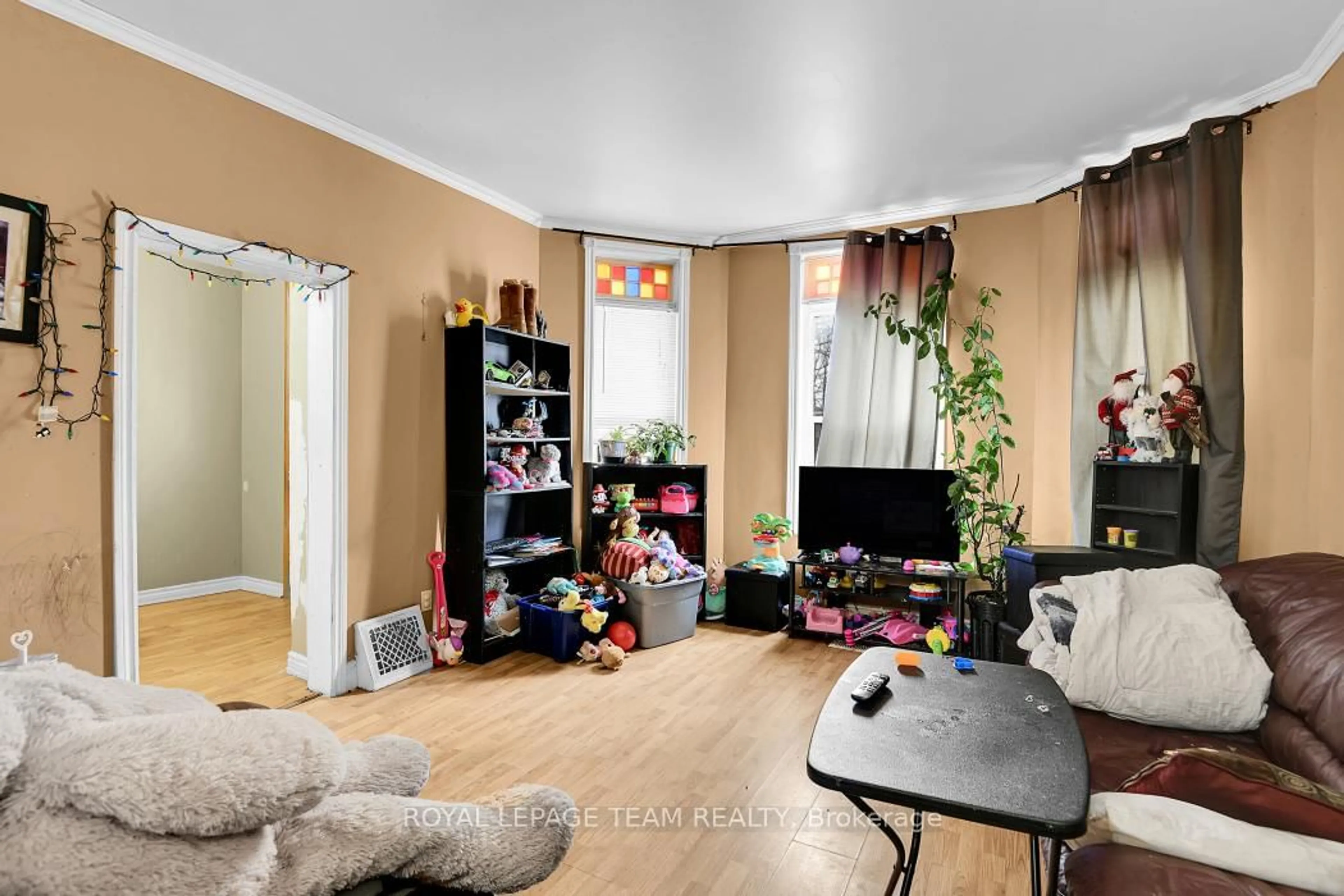 Living room with furniture, unknown for 93 Queen St, Smiths Falls Ontario K7A 3N5