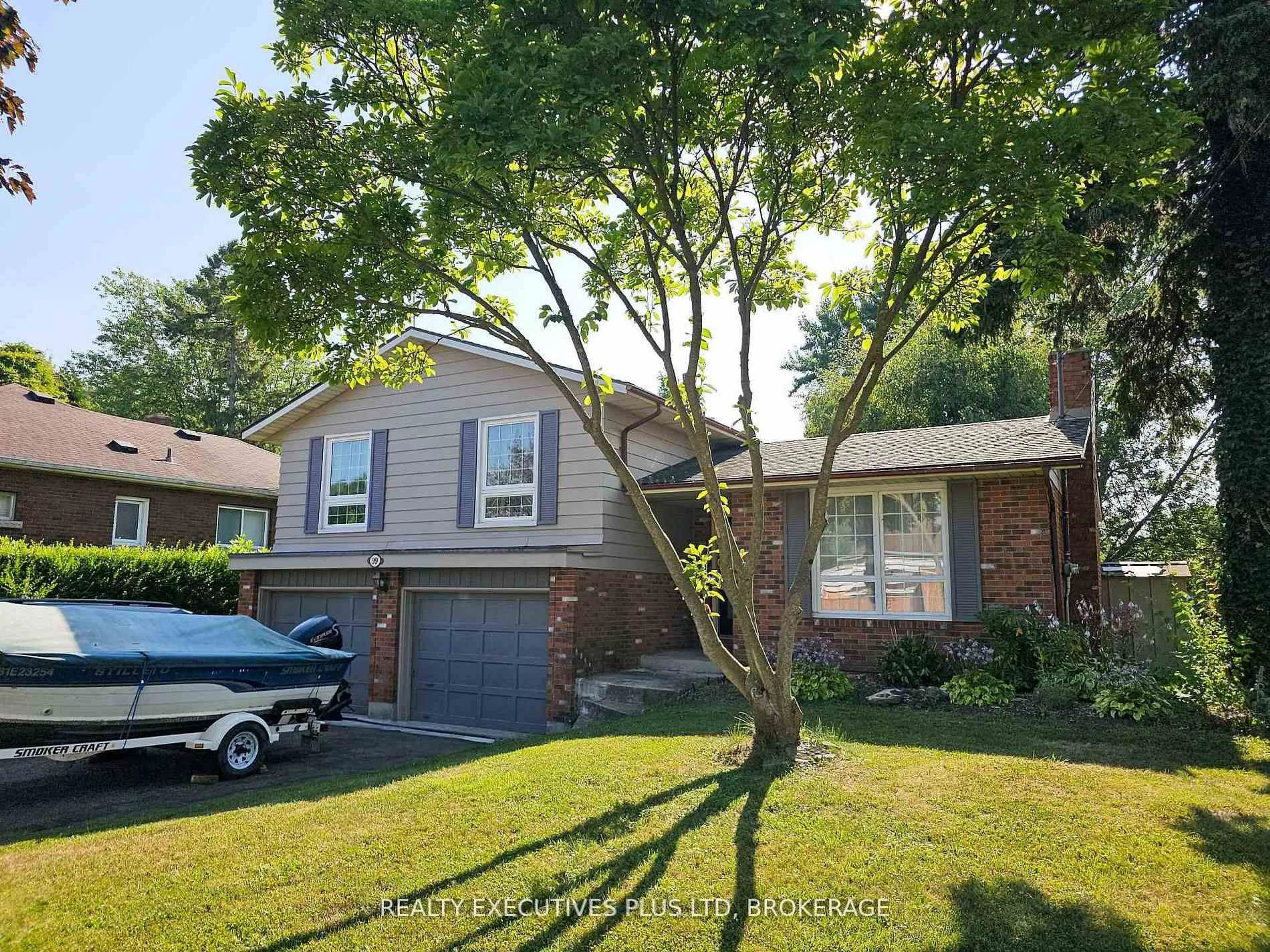 Home with brick exterior material, street for 99 Carlton Ave, Welland Ontario L3C 1R2