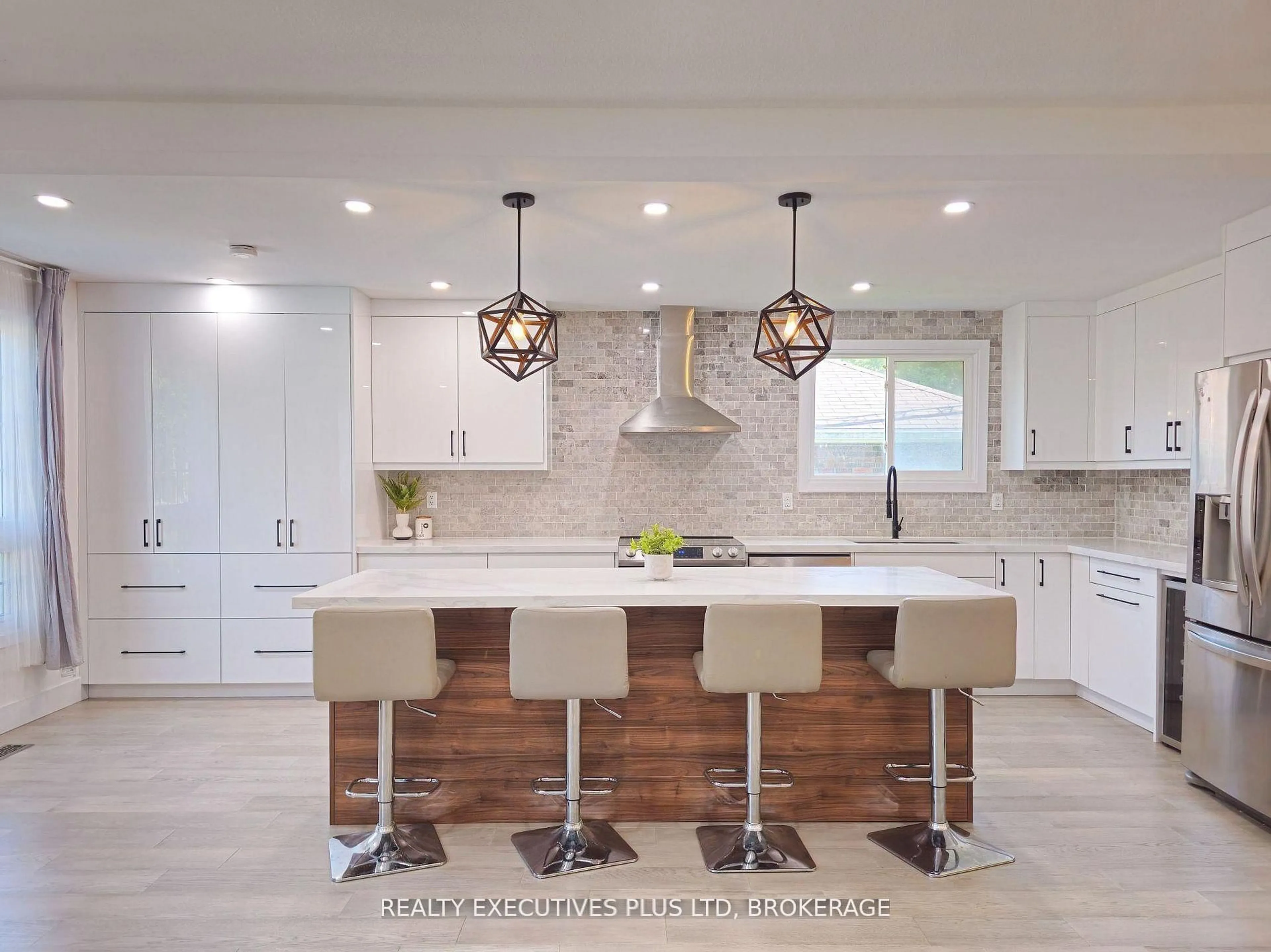 Contemporary kitchen, ceramic/tile floor for 99 Carlton Ave, Welland Ontario L3C 1R2