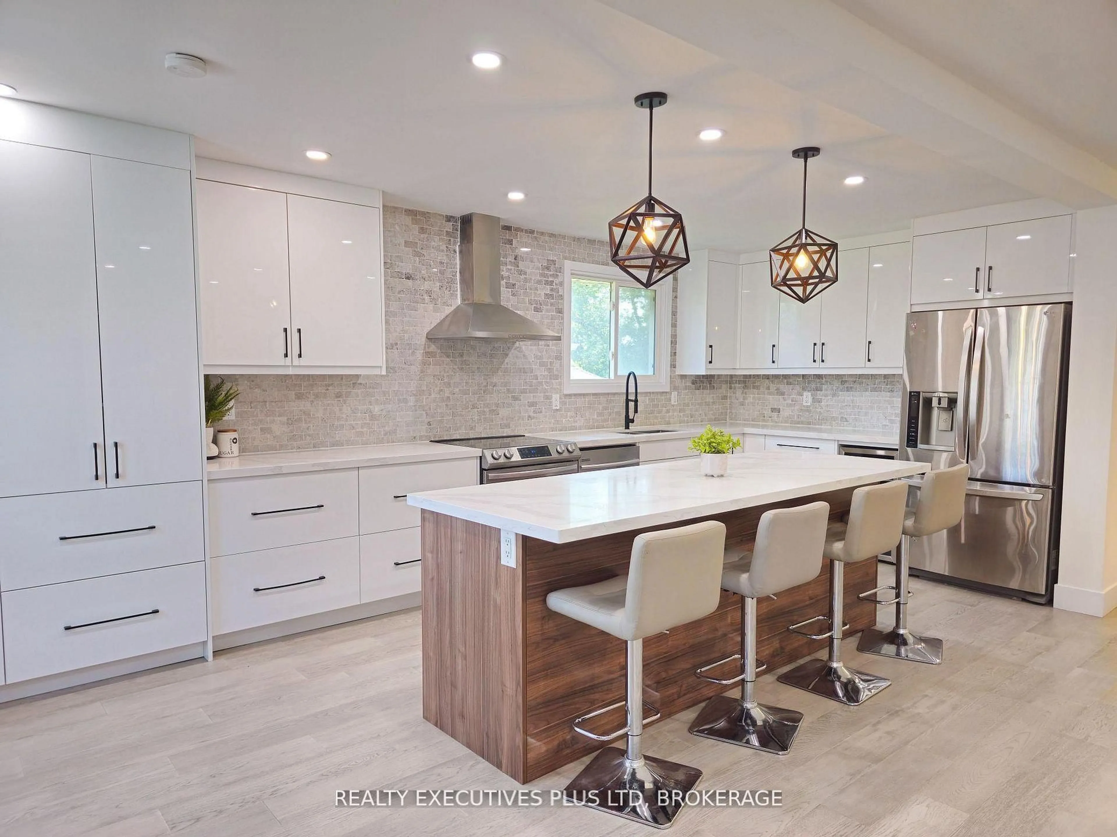 Contemporary kitchen, ceramic/tile floor for 99 Carlton Ave, Welland Ontario L3C 1R2