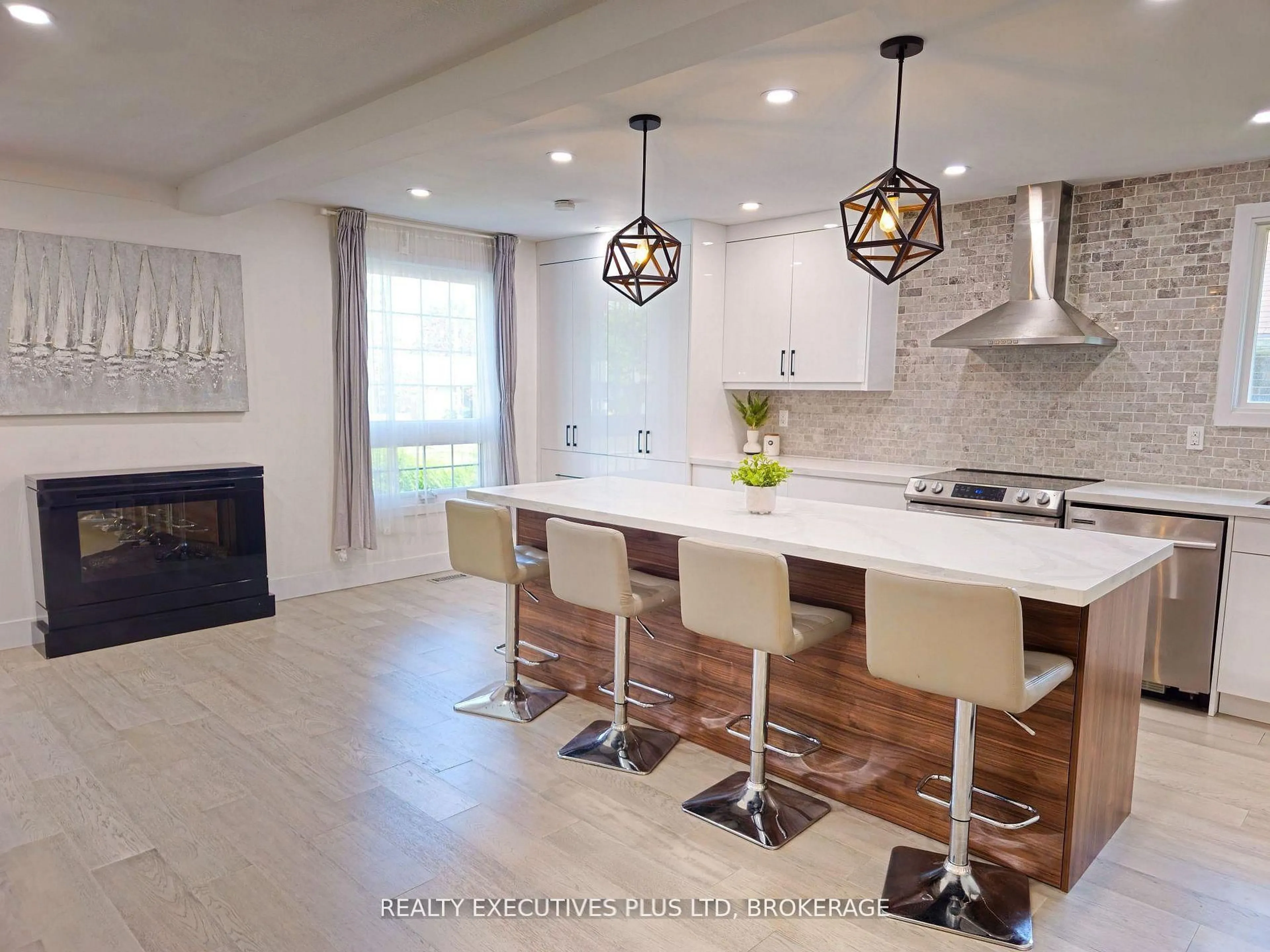 Open concept kitchen, ceramic/tile floor for 99 Carlton Ave, Welland Ontario L3C 1R2