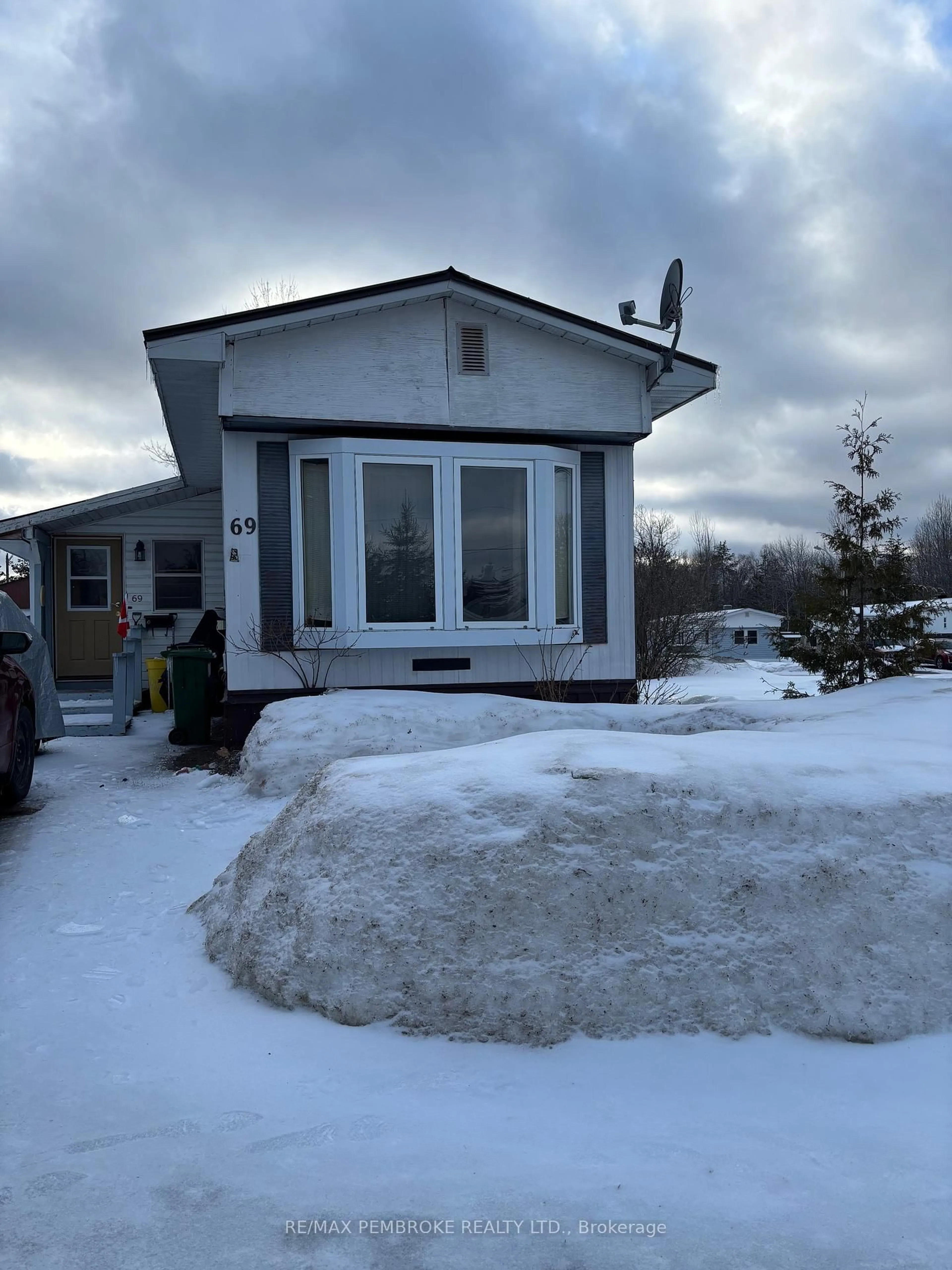 Unknown for 69 Pinehurst Estates, Petawawa Ontario K8H 2H2