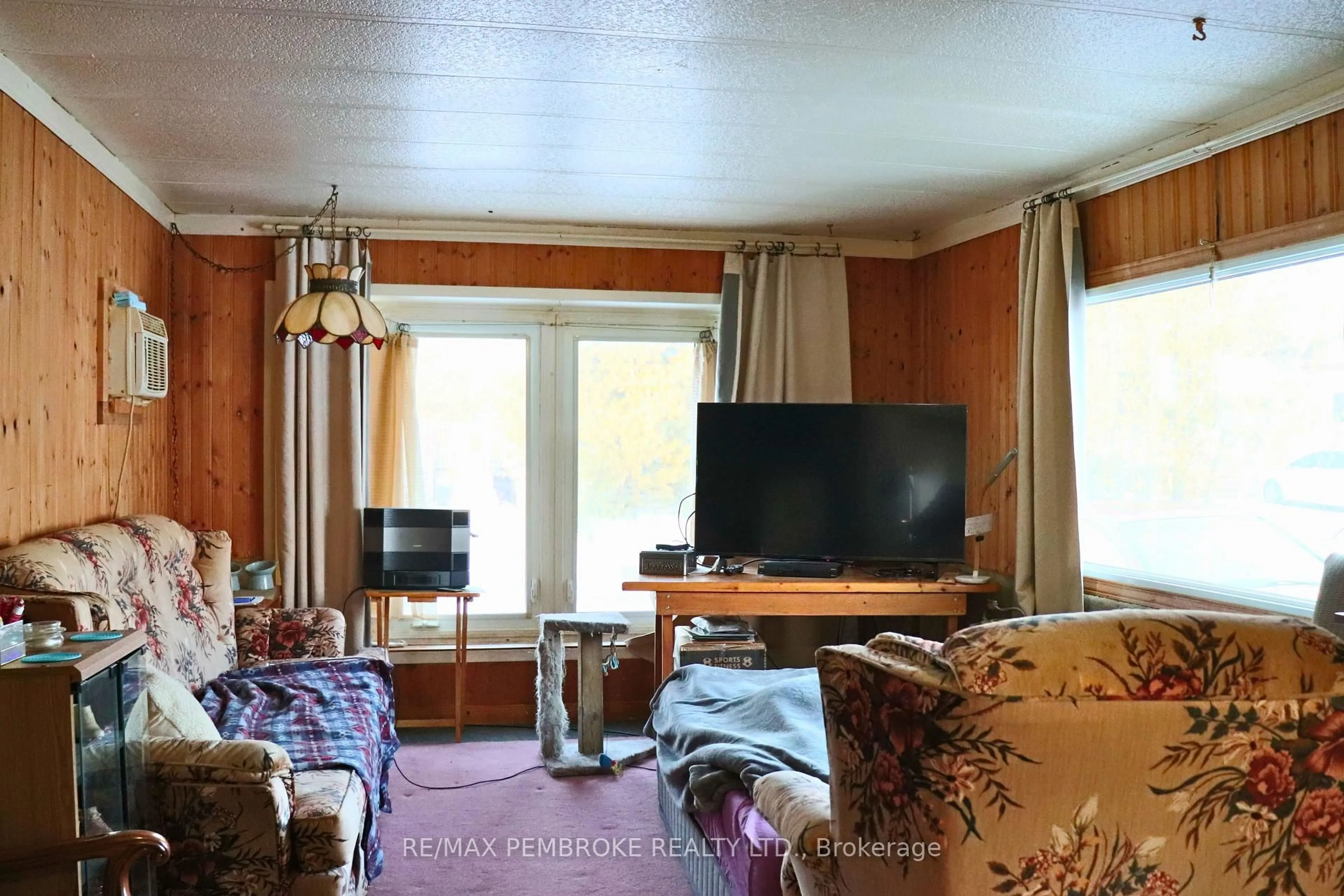 A pic of a room for 69 Pinehurst Estates, Petawawa Ontario K8H 2H2