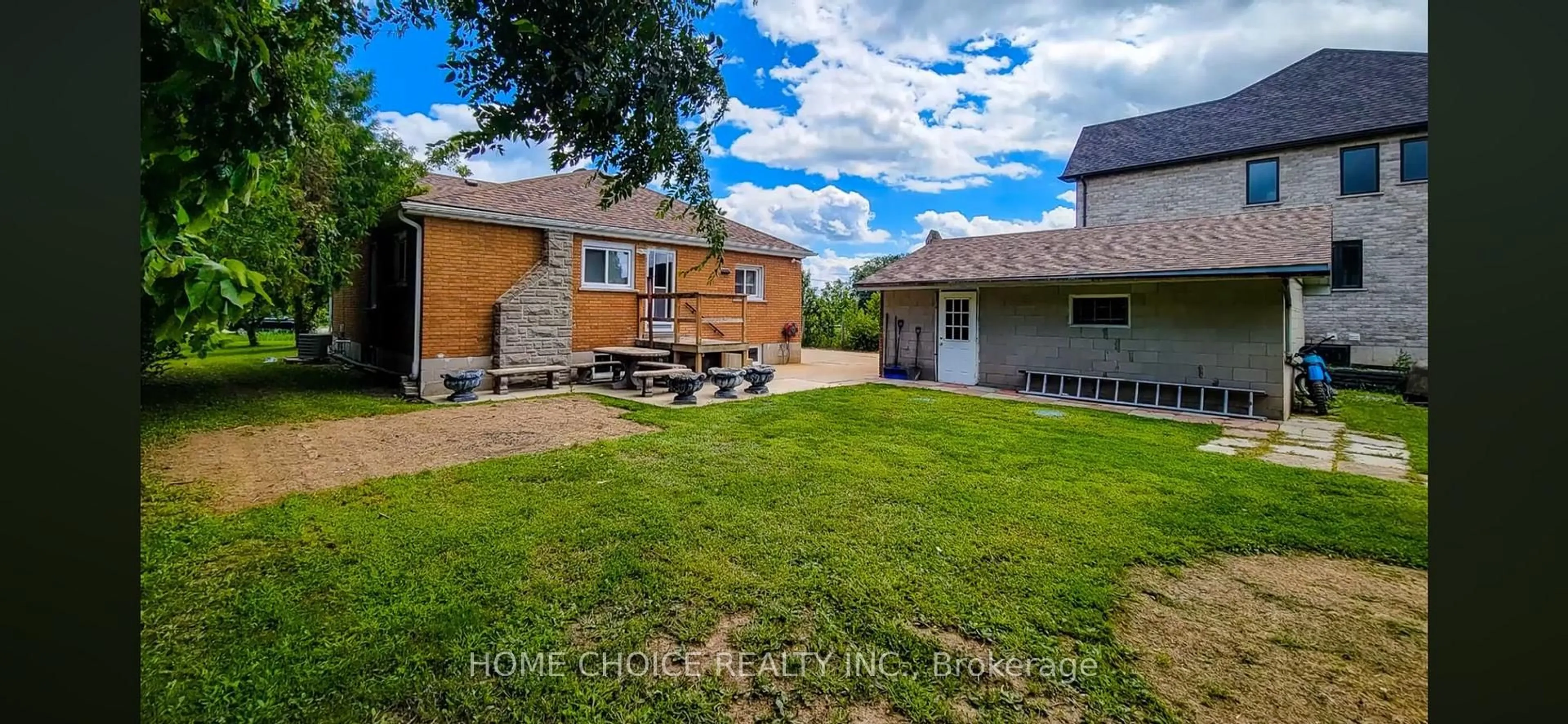 Patio, street for 47 3rd Rd, Hamilton Ontario L8J 3J5