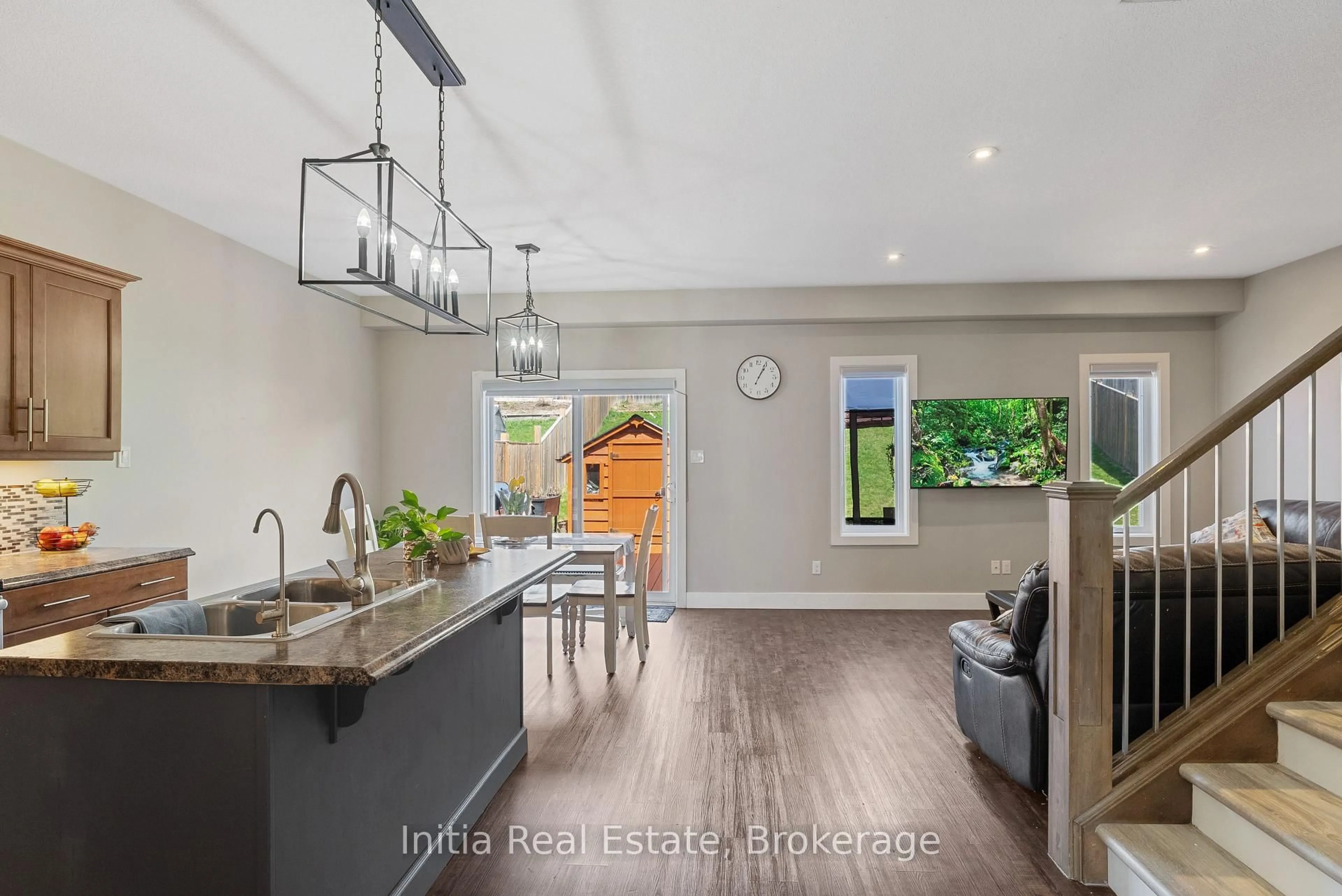 Open concept kitchen, unknown for 25 Queensway Dr, Strathroy-Caradoc Ontario N7G 4M2