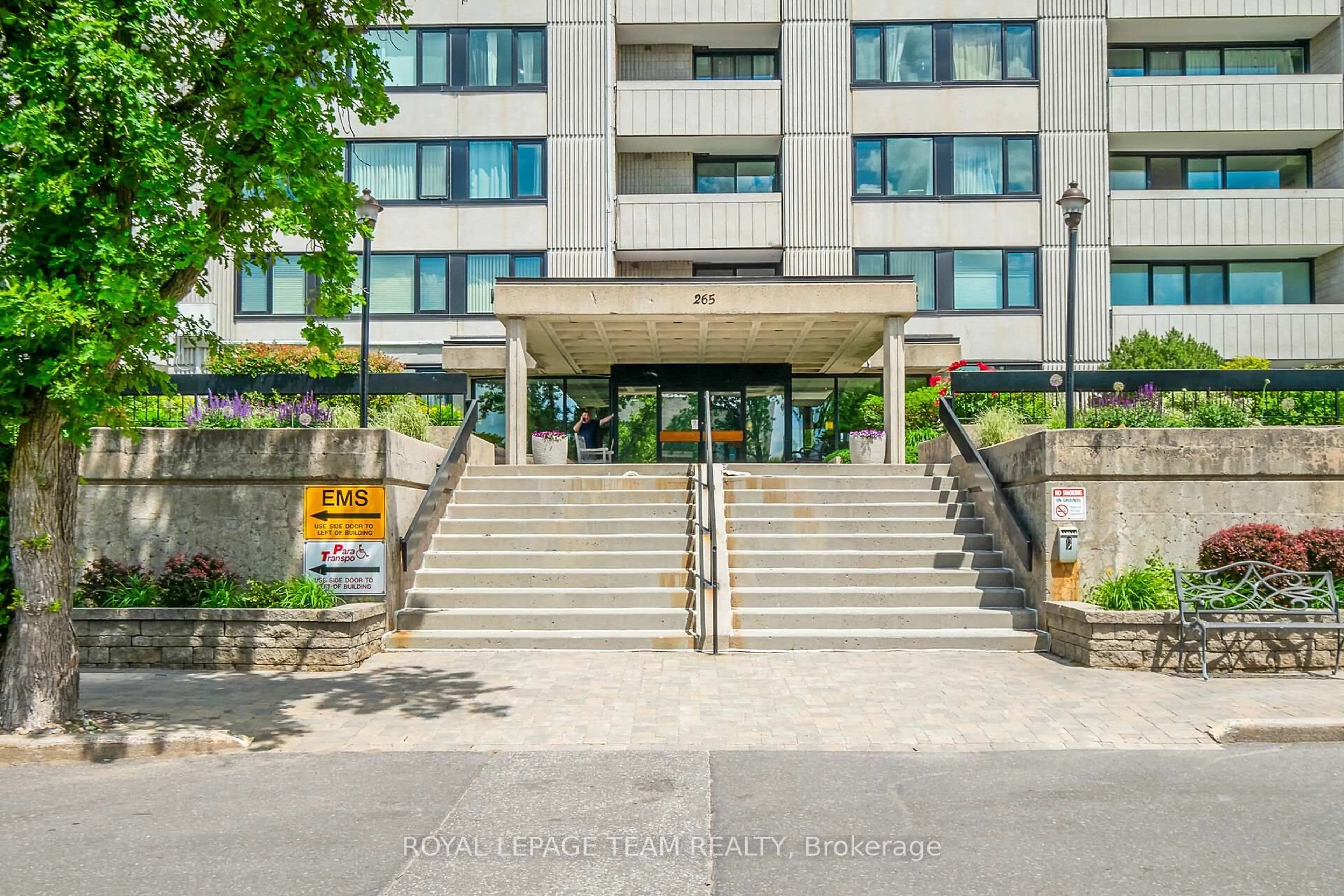 Indoor foyer for 265 Poulin Ave #209, Ottawa Ontario K2B 7Y8