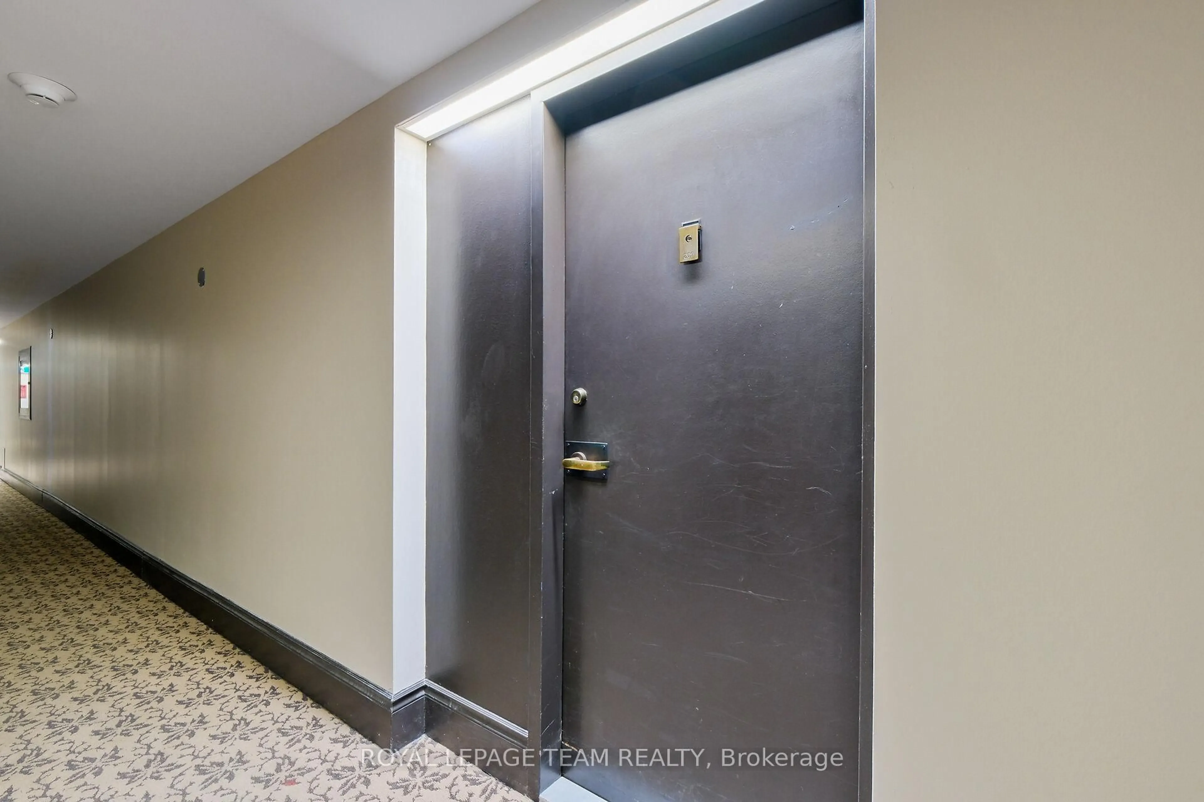 Indoor entryway for 265 Poulin Ave #209, Ottawa Ontario K2B 7Y8