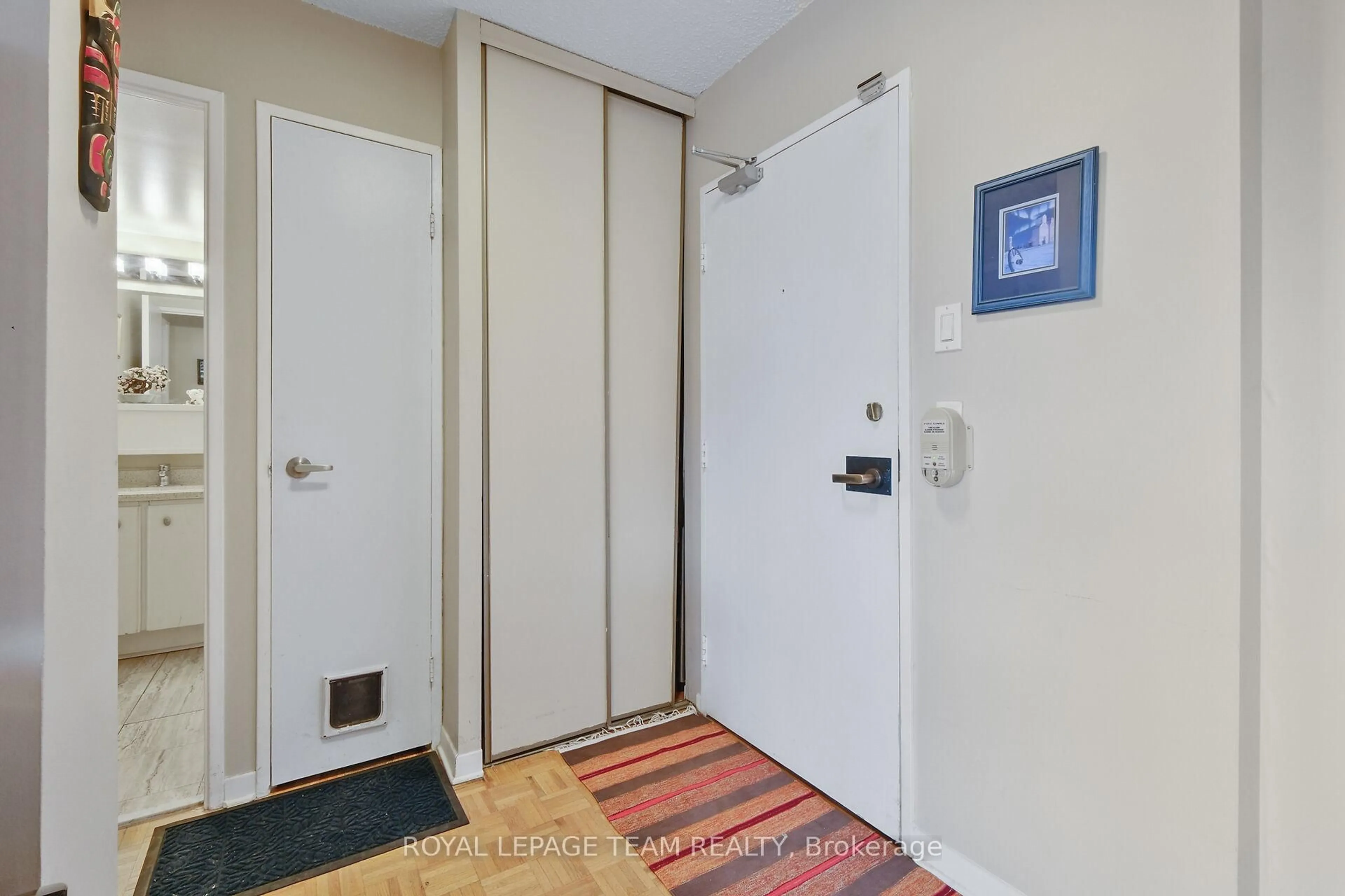 Indoor entryway for 265 Poulin Ave #209, Ottawa Ontario K2B 7Y8